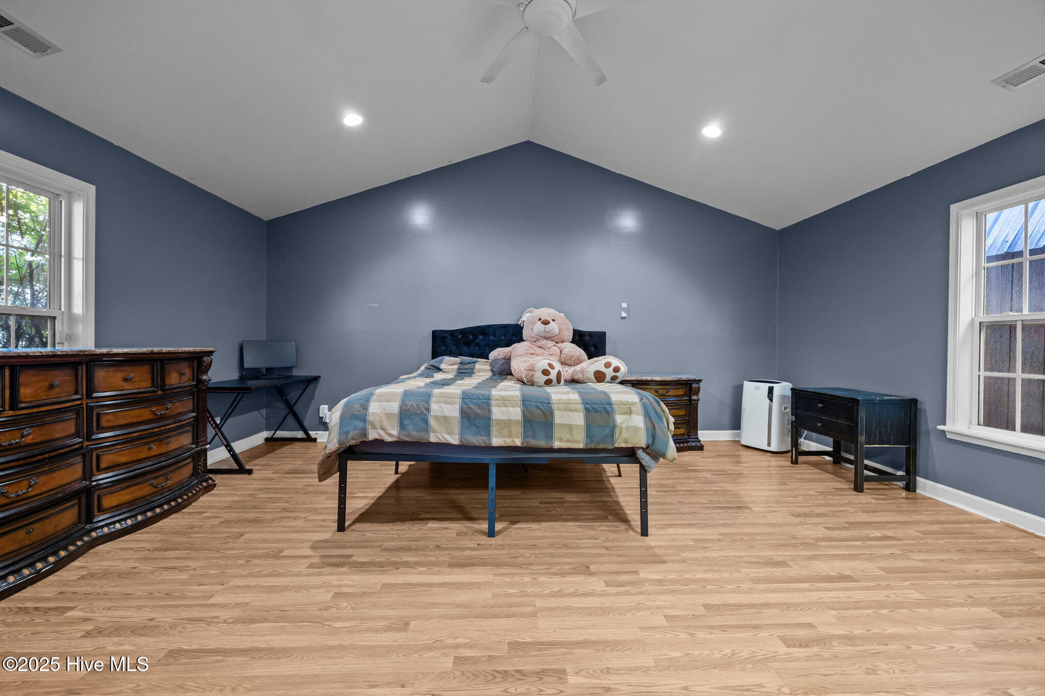 100544873 | Photo 15