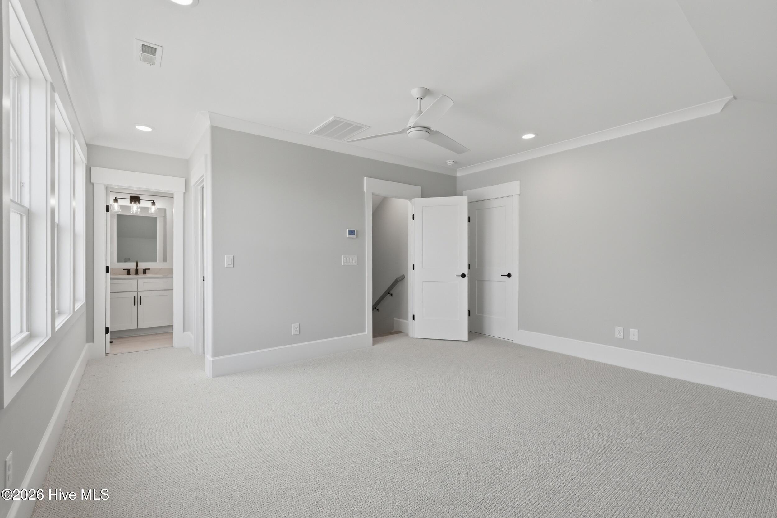 100567785 | Photo 60