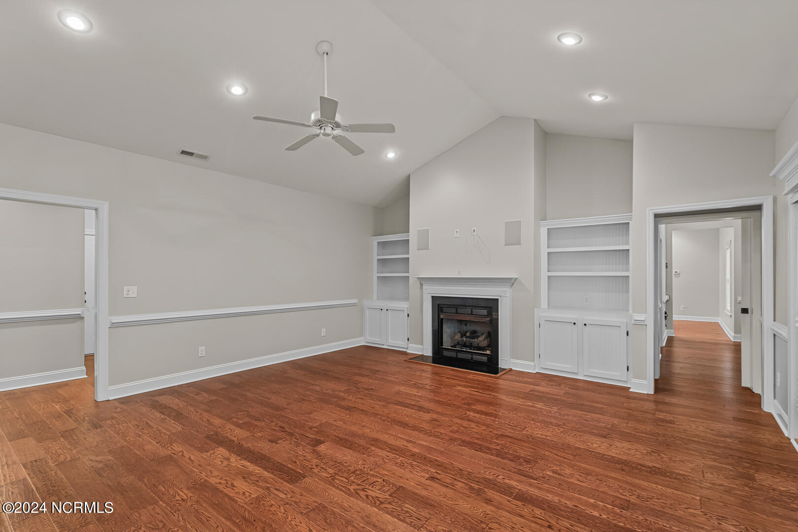 100543742 | Photo 22