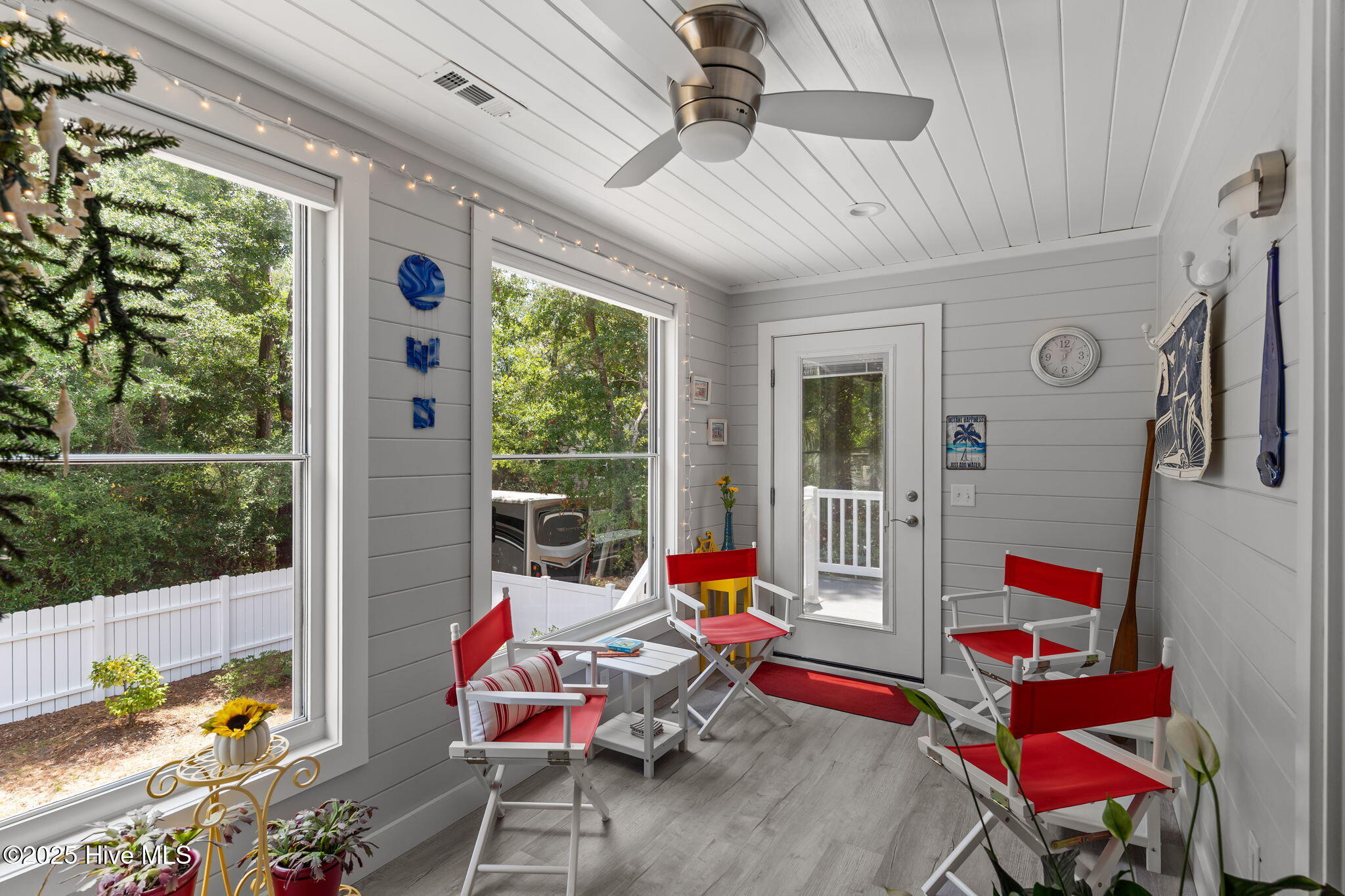 100521042 | Photo 40