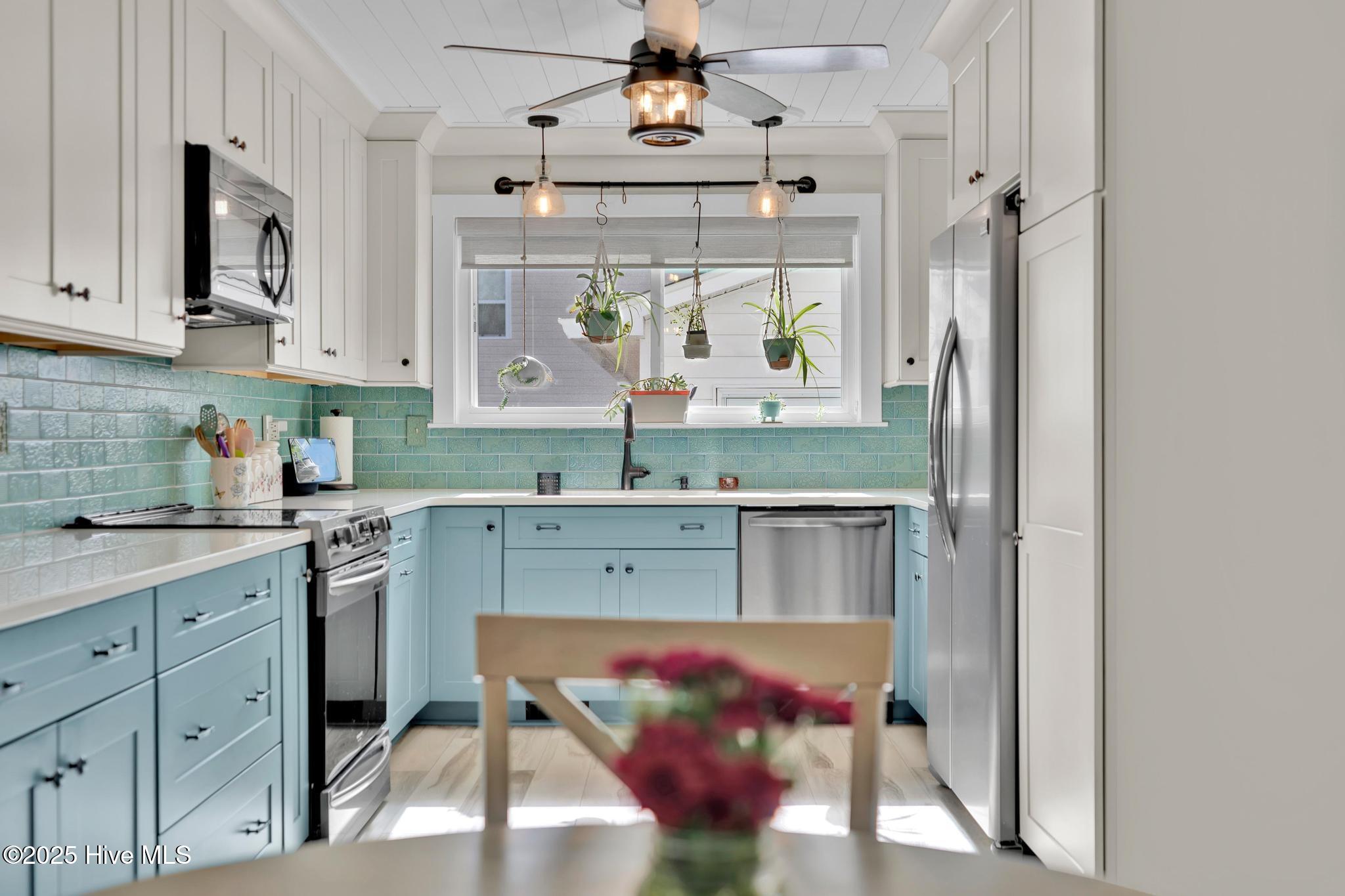 100540087 | Photo 15