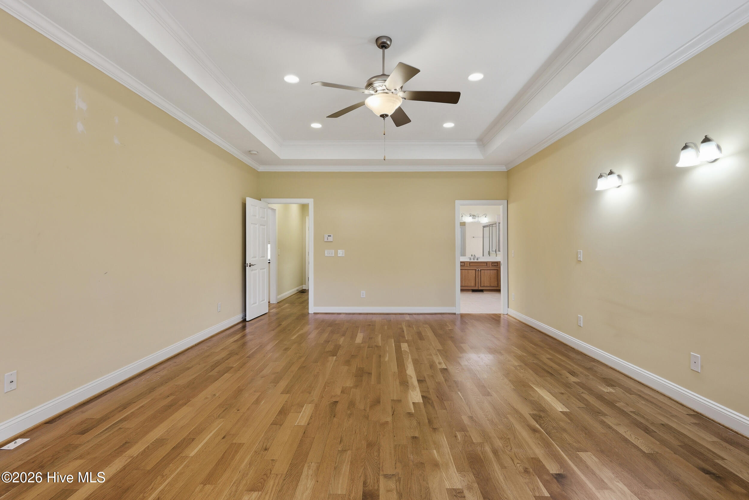 100567096 | Photo 40