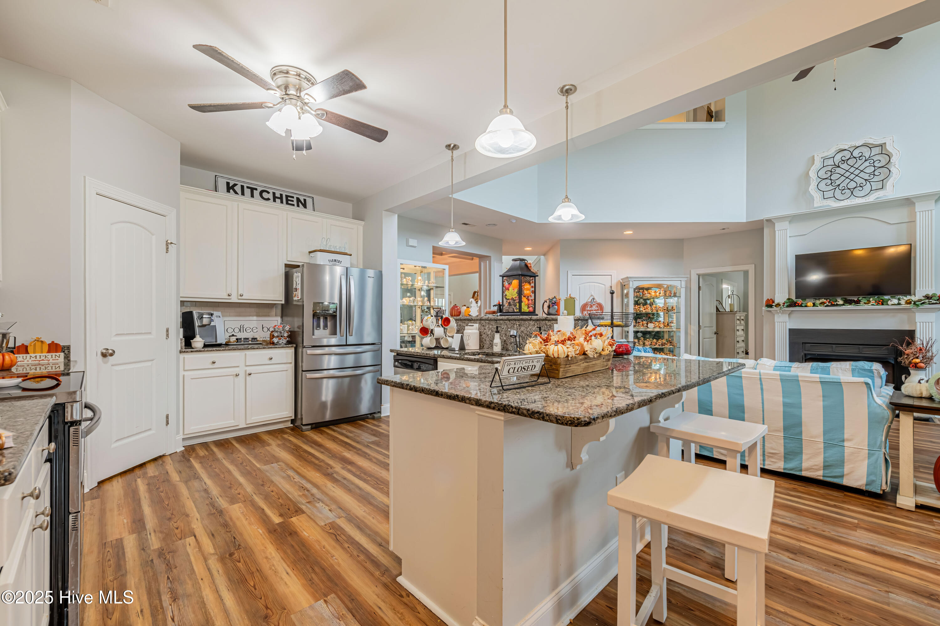 100524839 | Photo 32