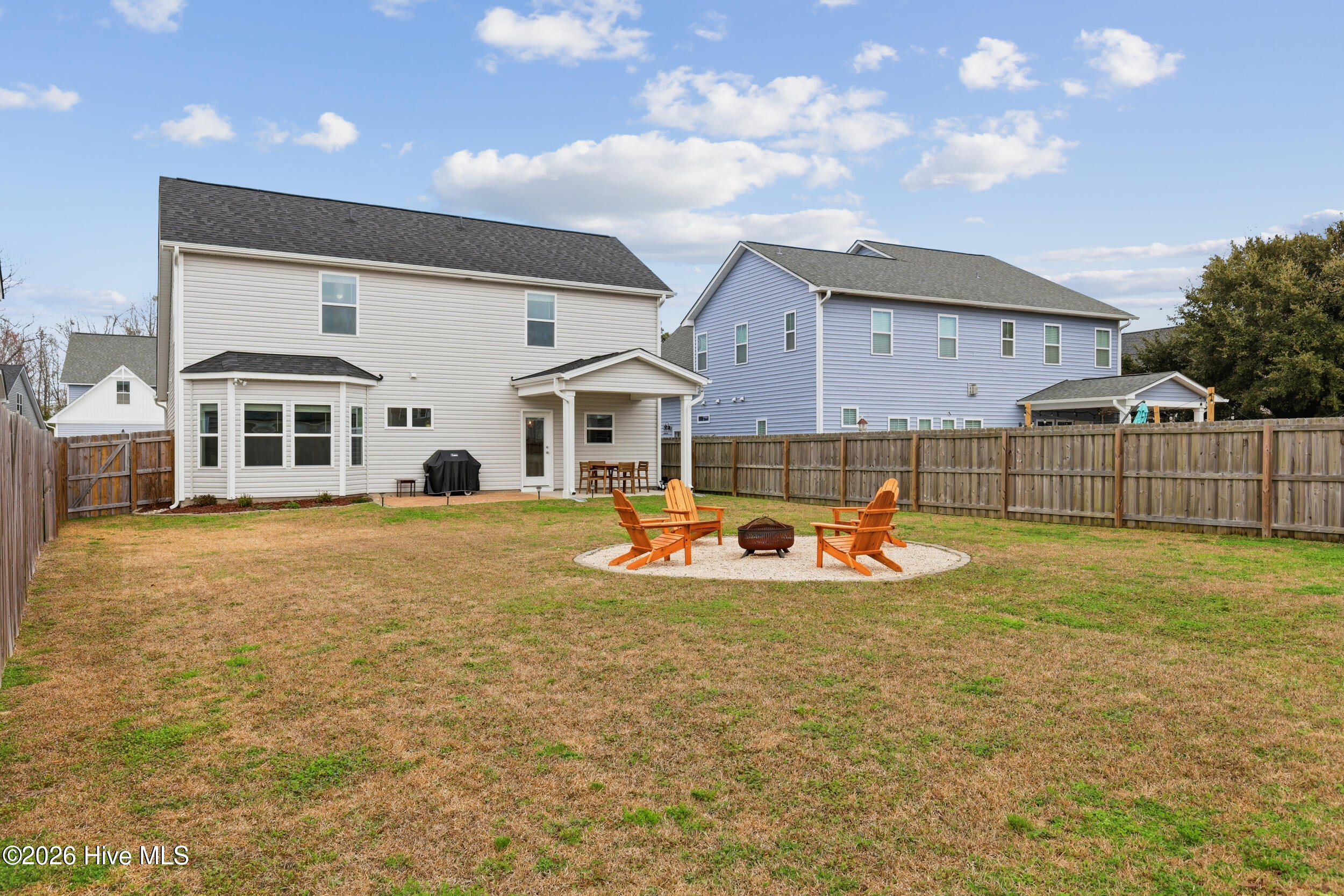 100565855 | Photo 42