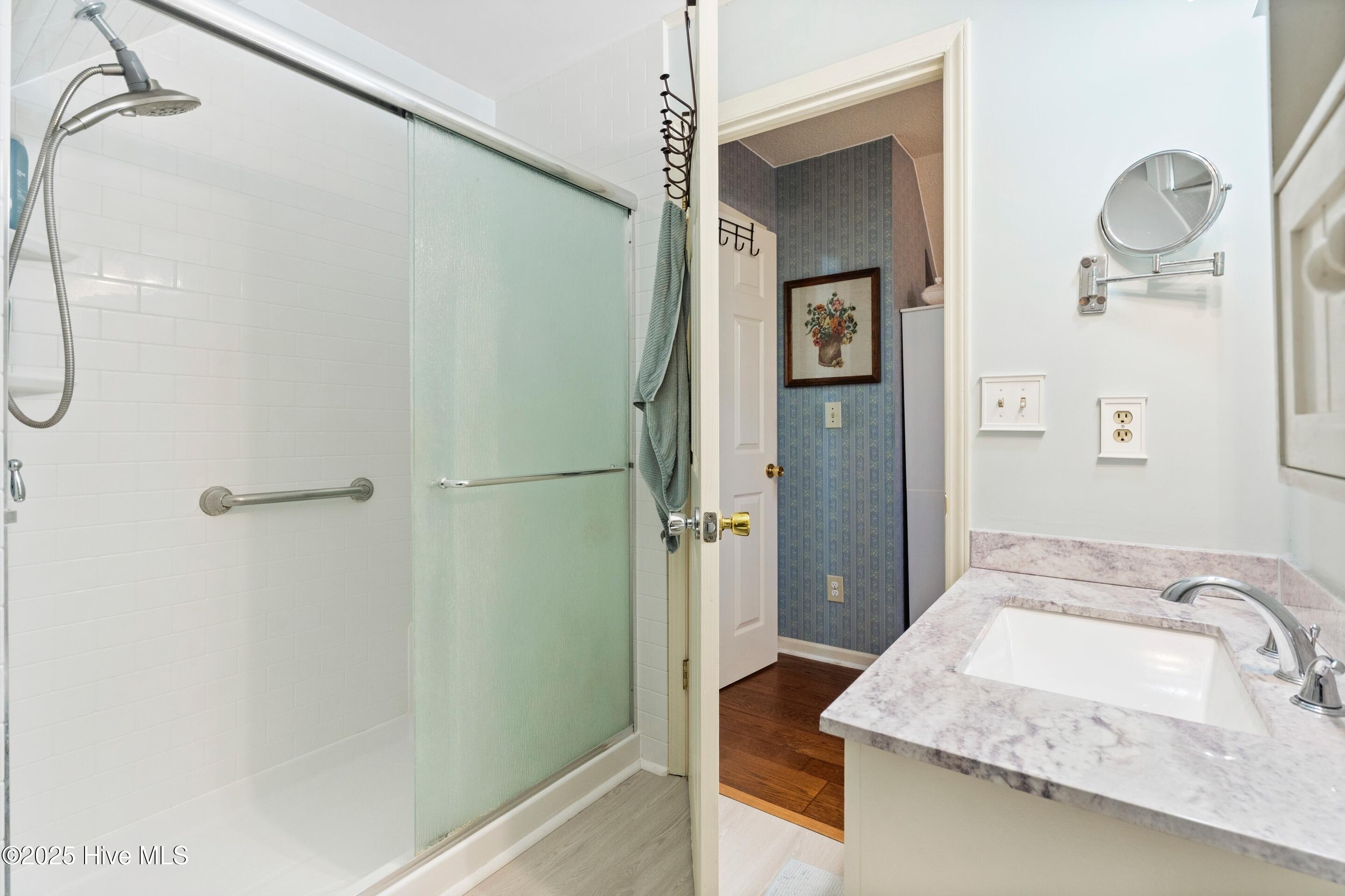 100548046 | Photo 32