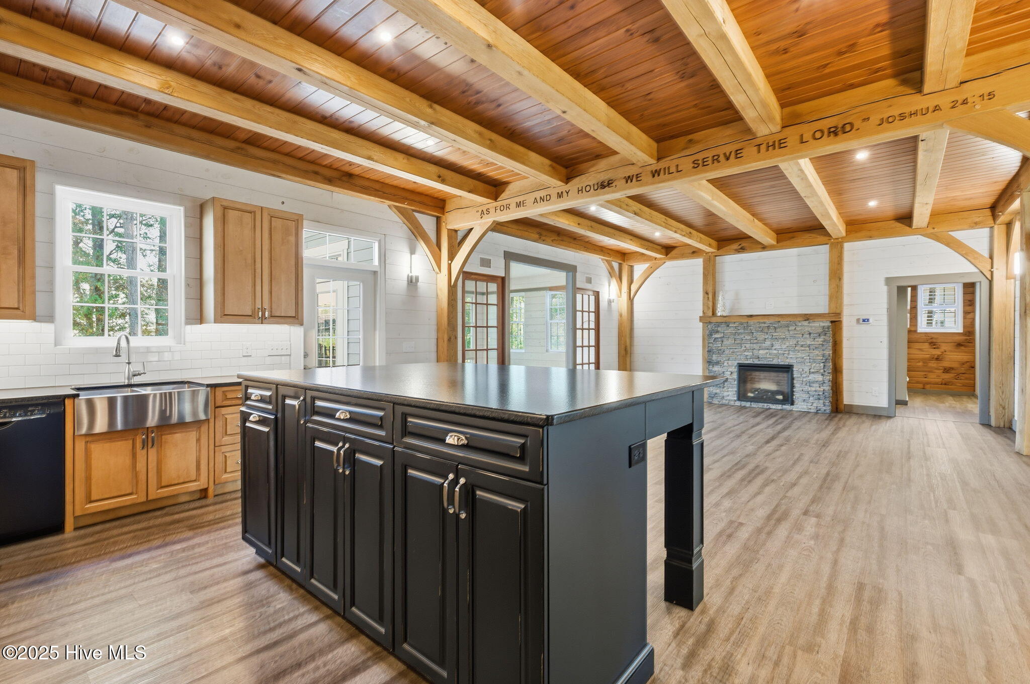 100535585 | Photo 97