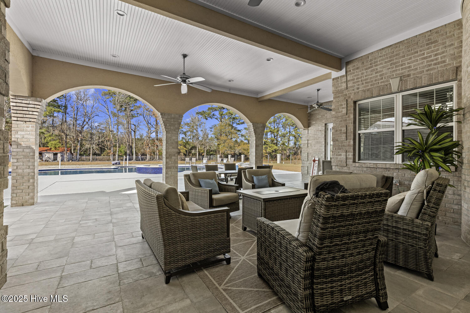 100546022 | Photo 64