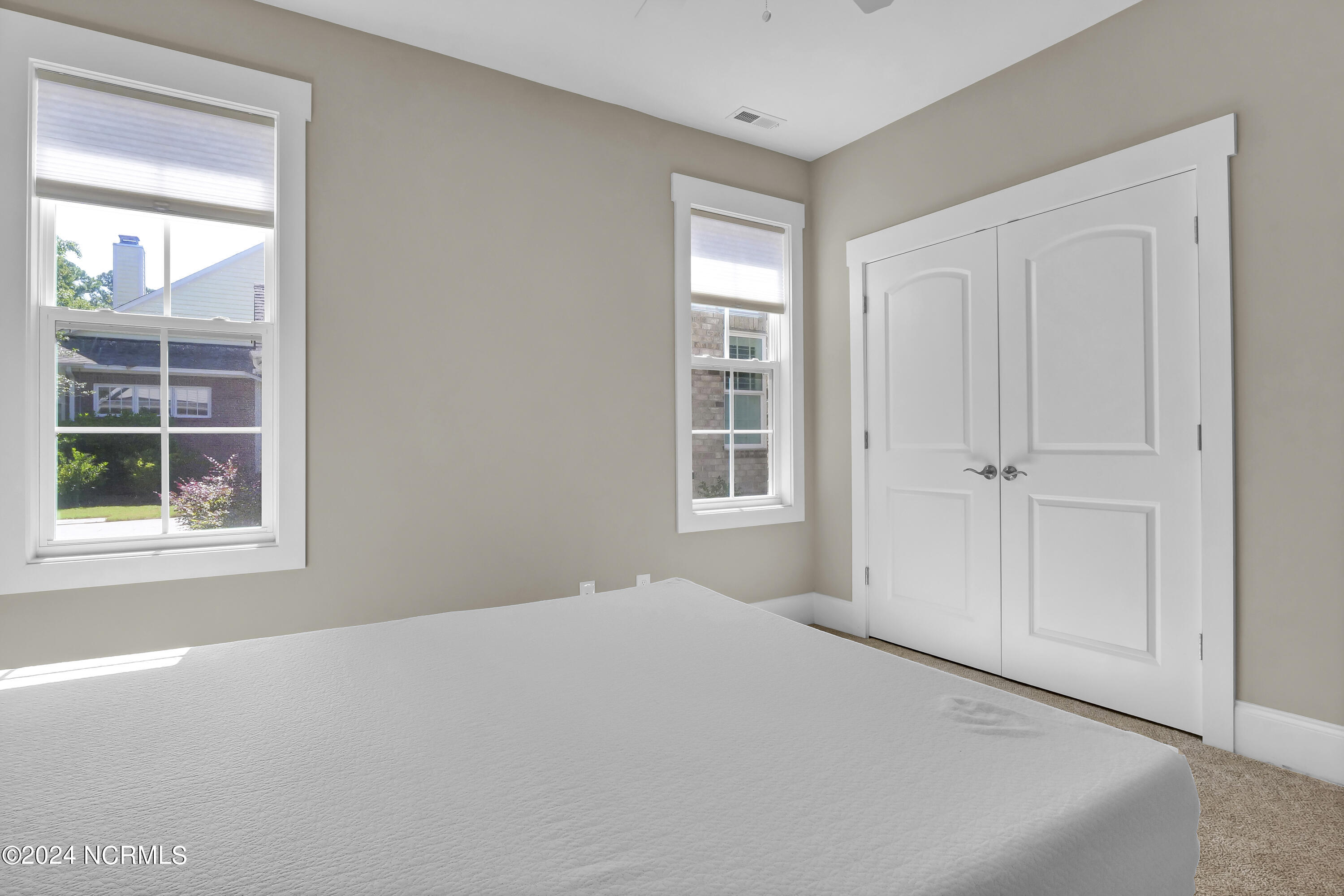 100565590 | Photo 23