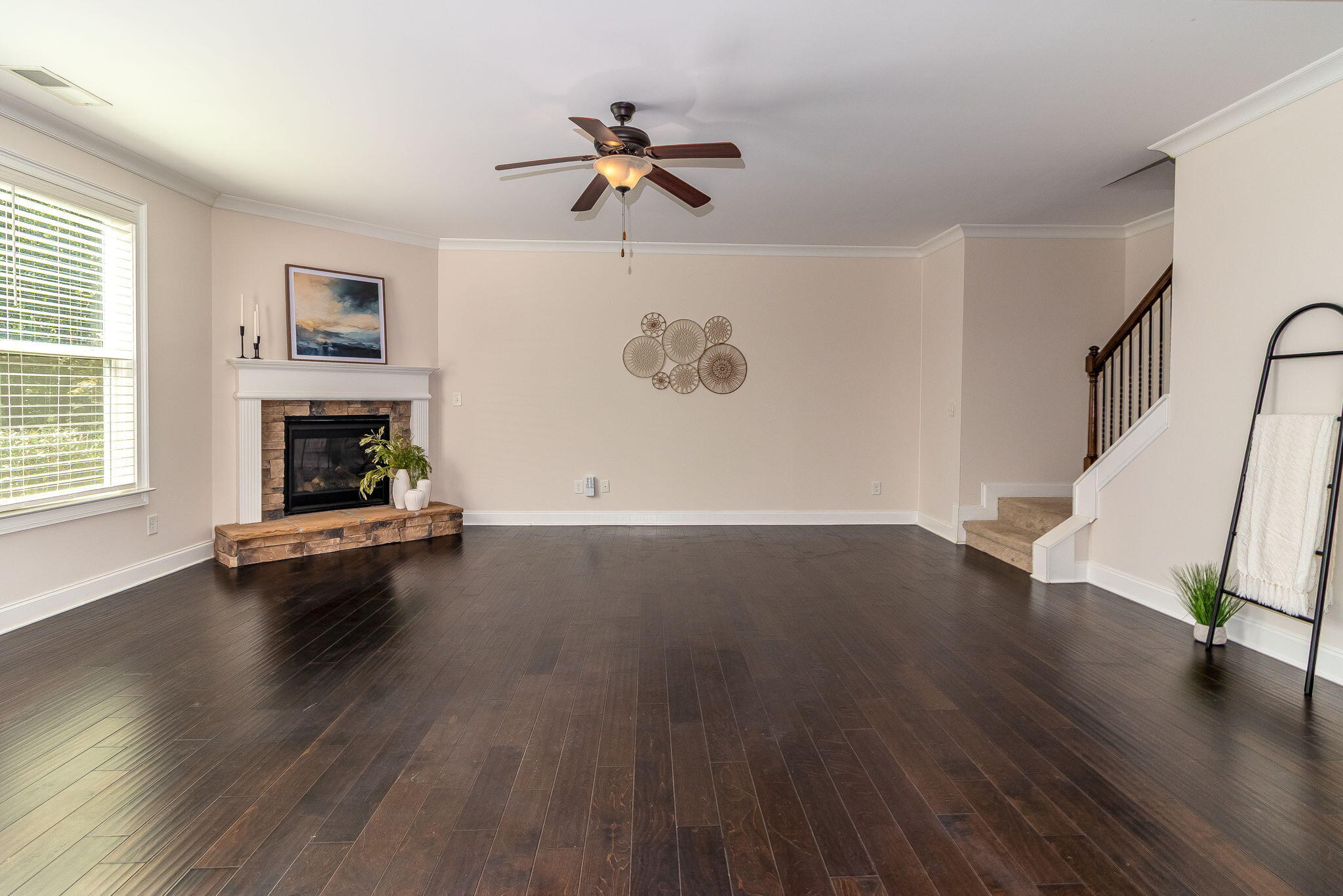 18-web-or-mls-5629 SUNBURY LOOP ©--3