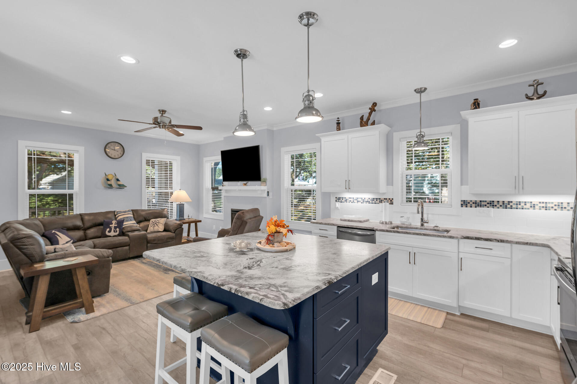 100538274 | Photo 14