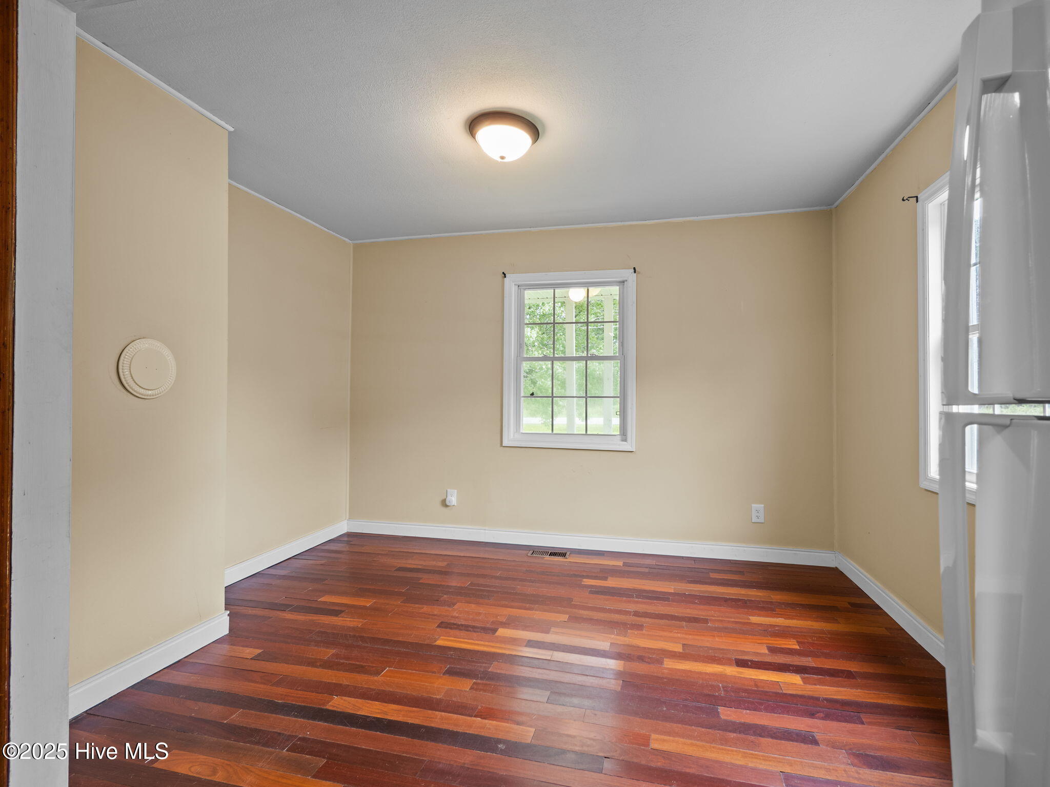 100526593 | Photo 12