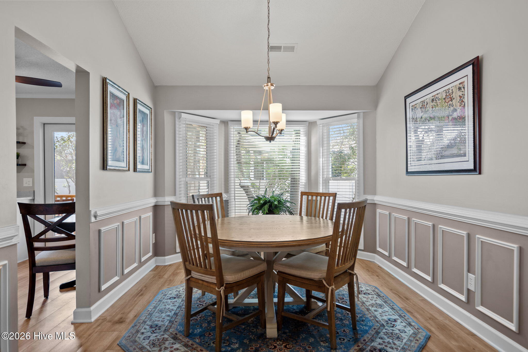 100547043 | Photo 12