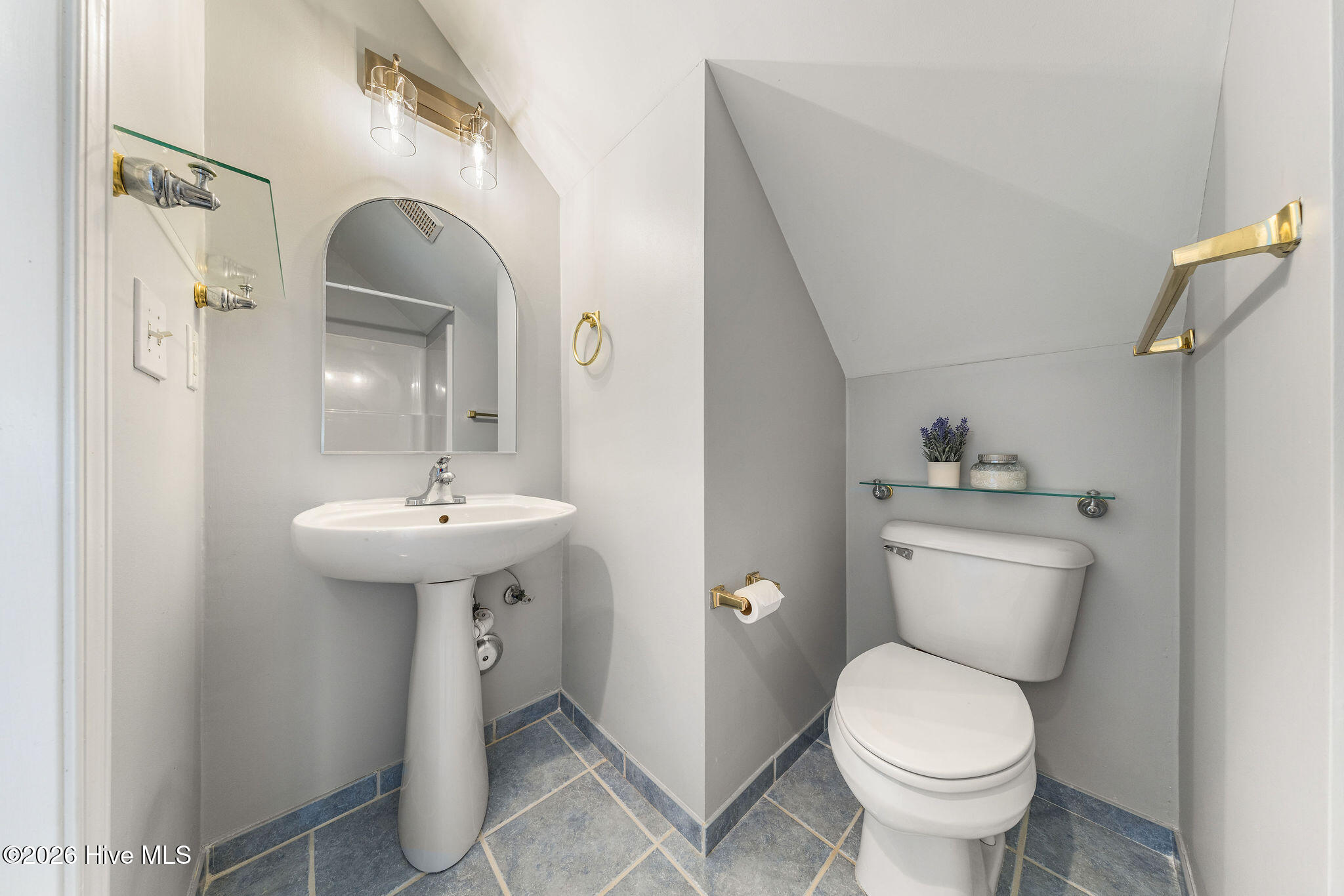 100554180 | Photo 46