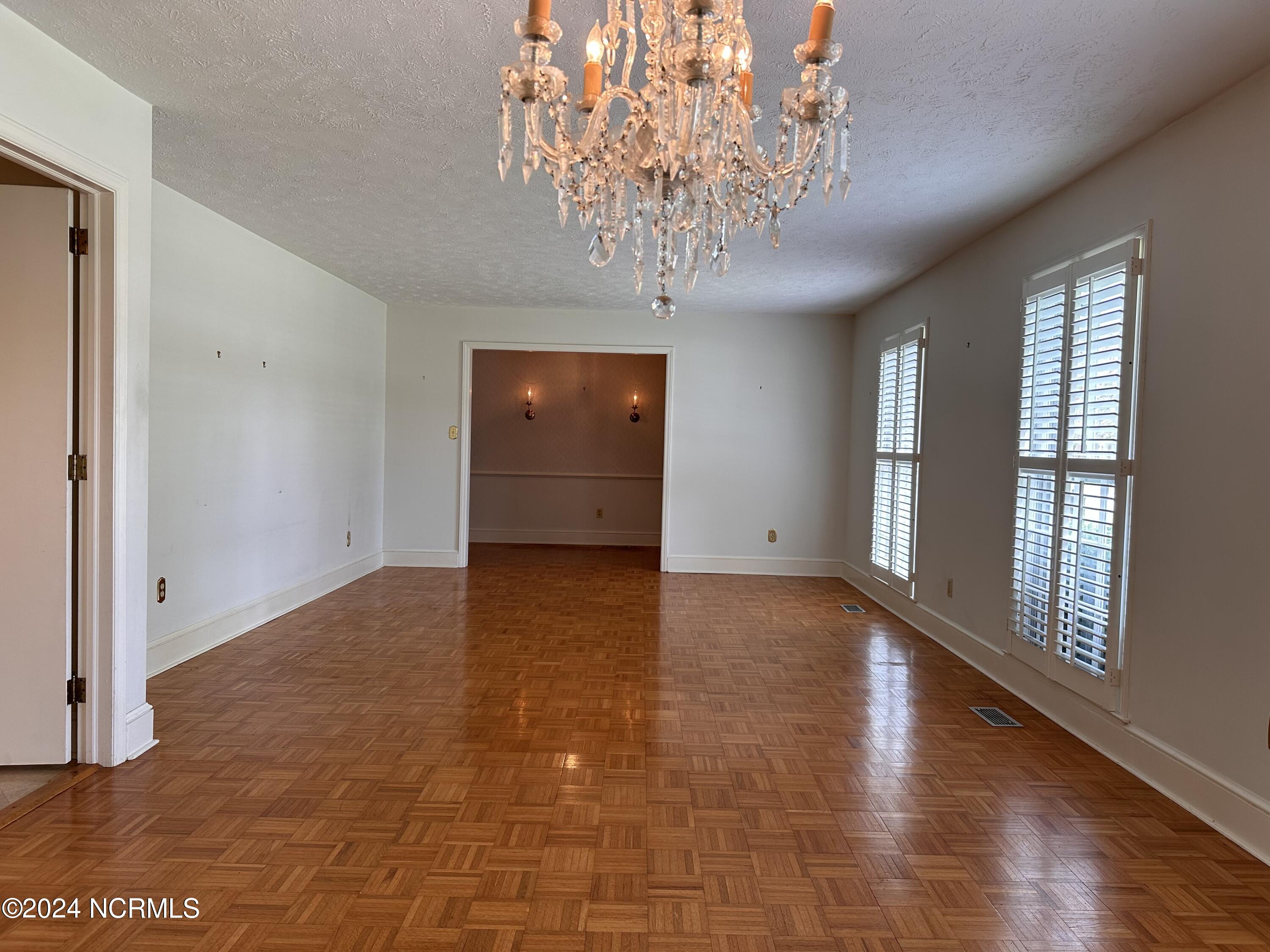 100466276 | Photo 16