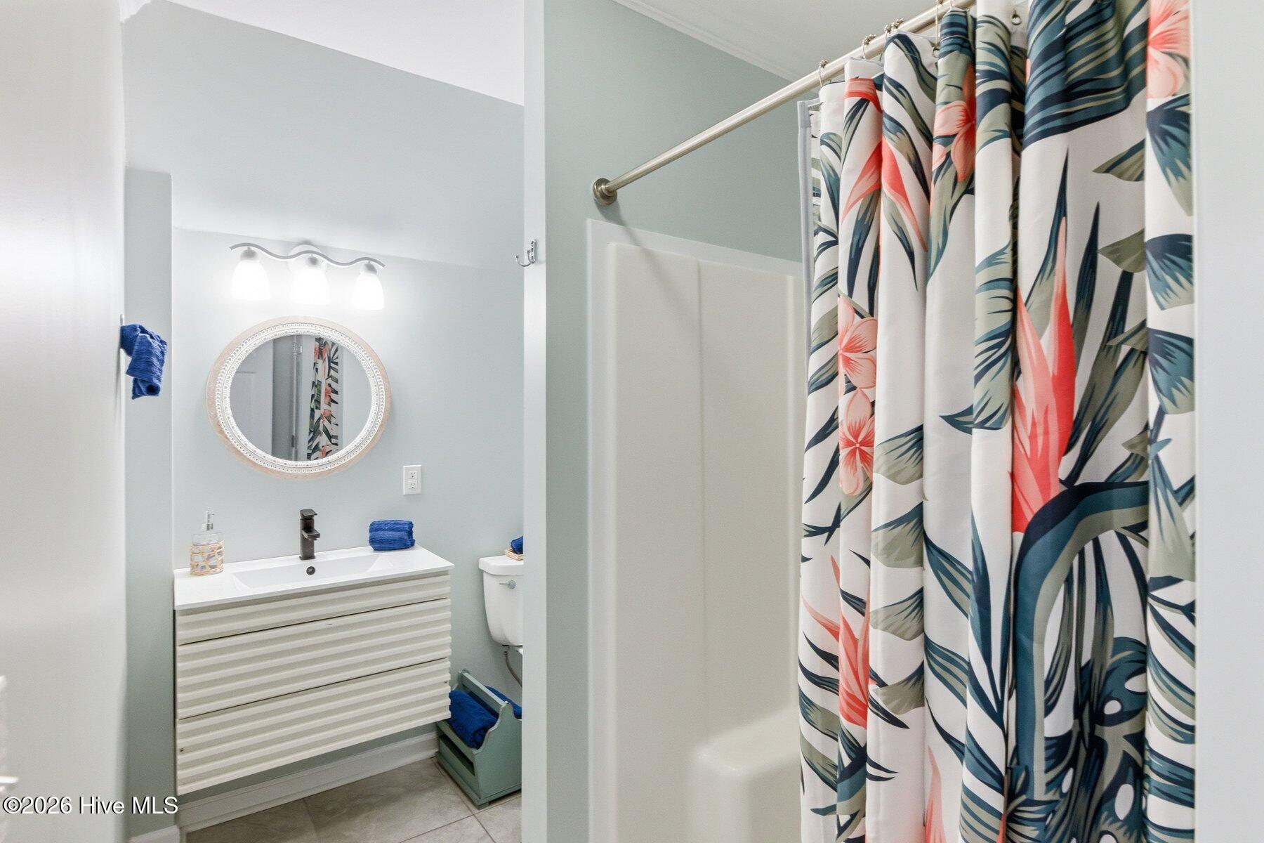 100570503 | Photo 46