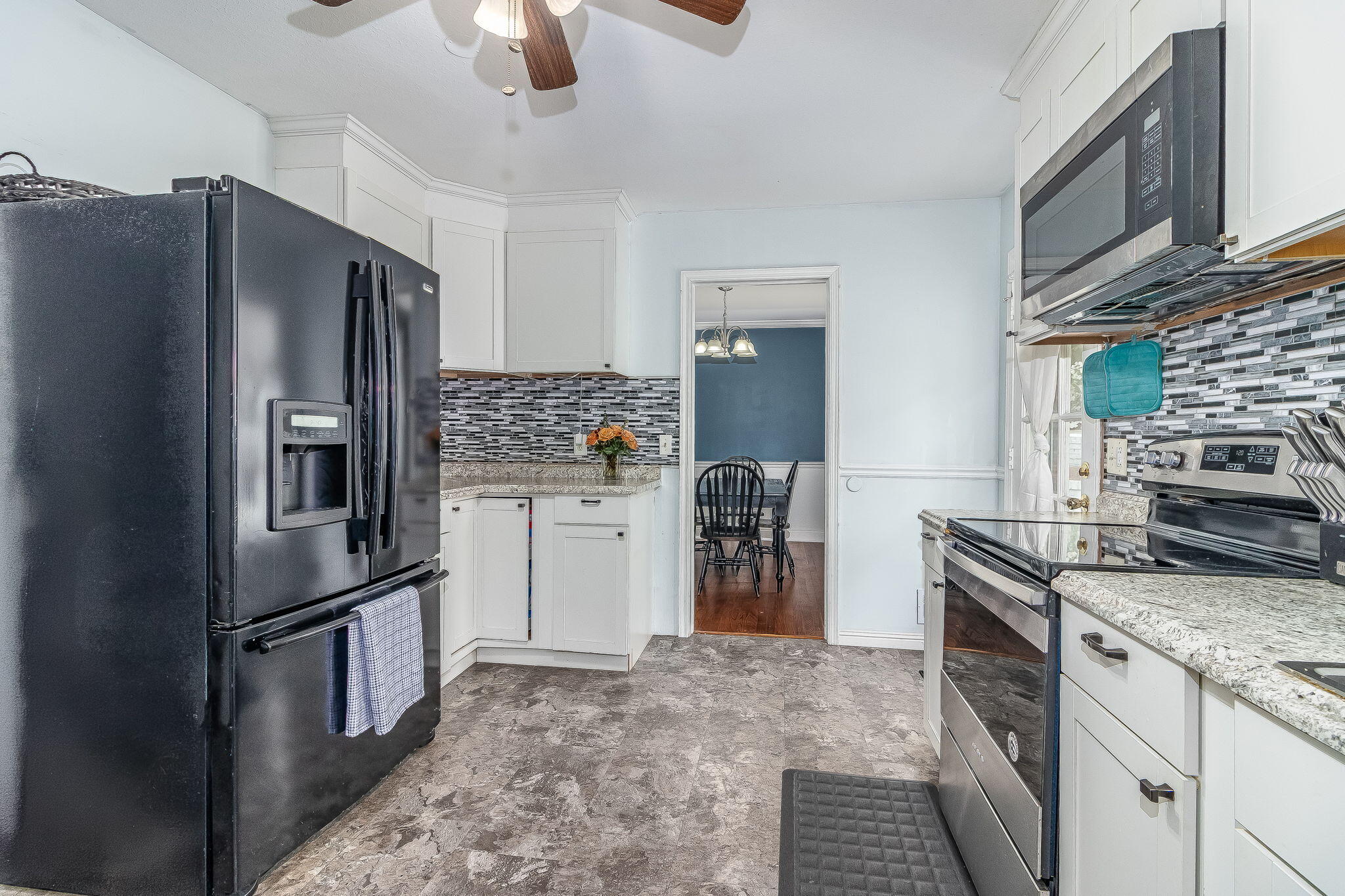 20-web-or-mls-2211 MURA DRIVE 2026 ©--9
