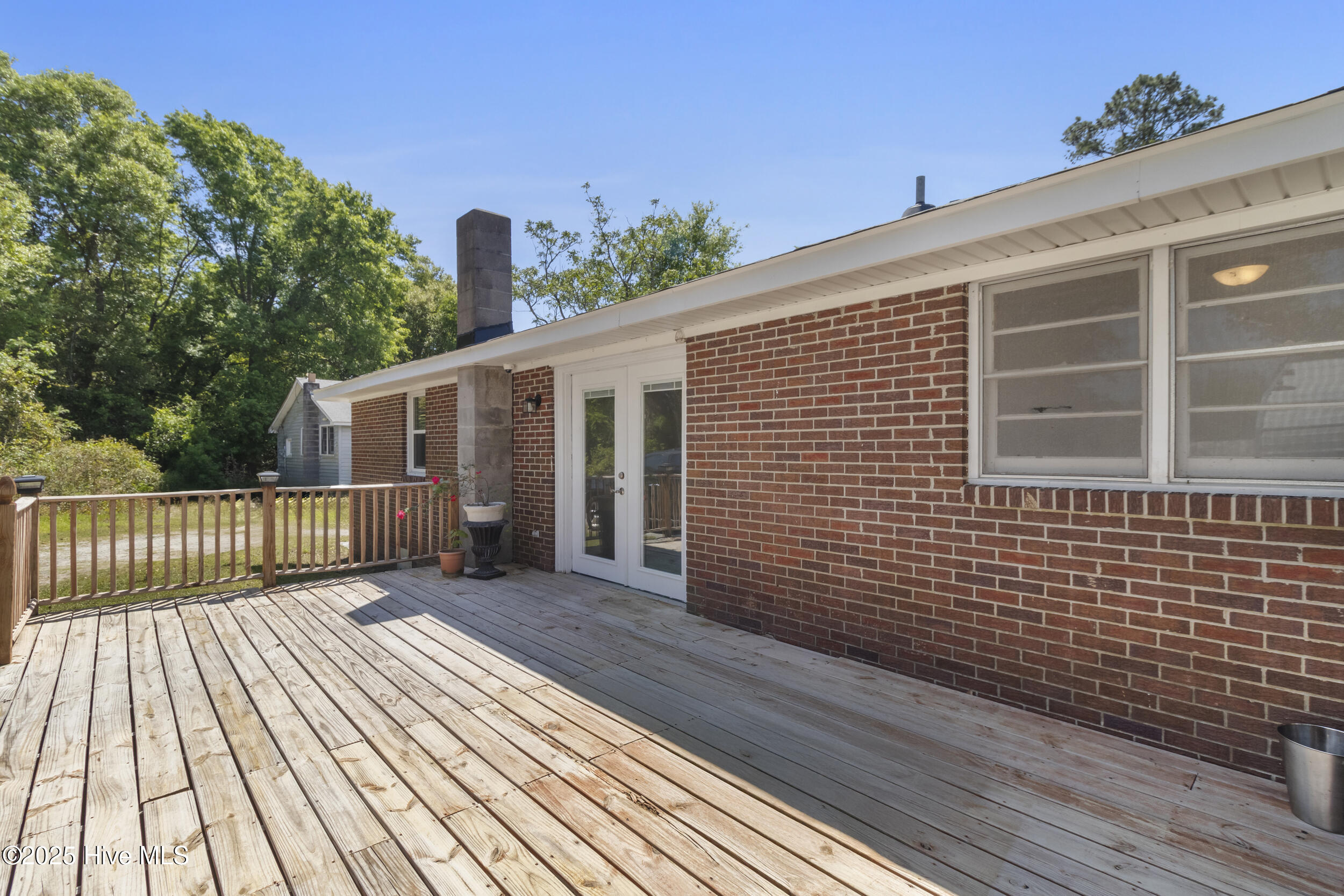 100570665 | Photo 26