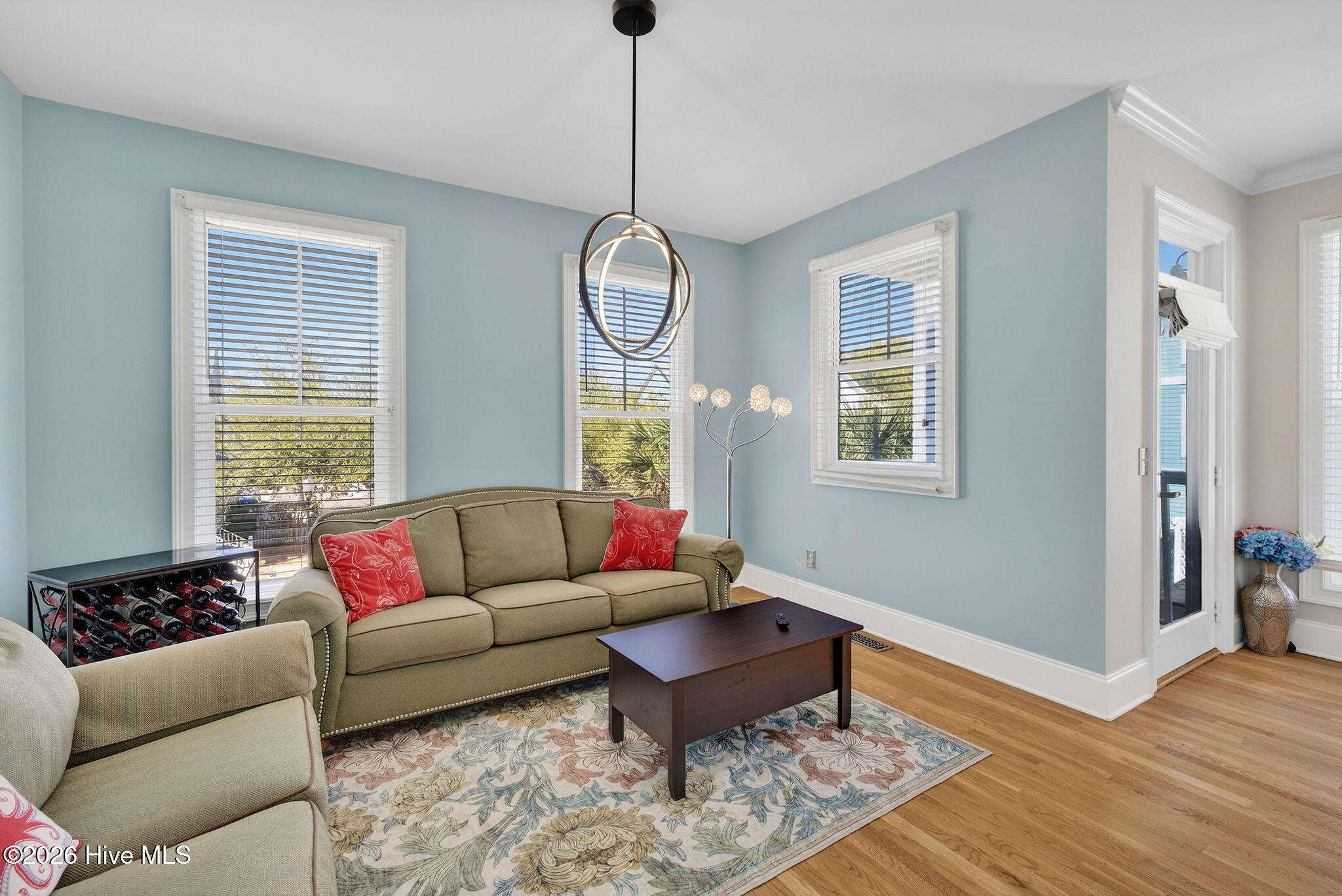 100562225 | Photo 25