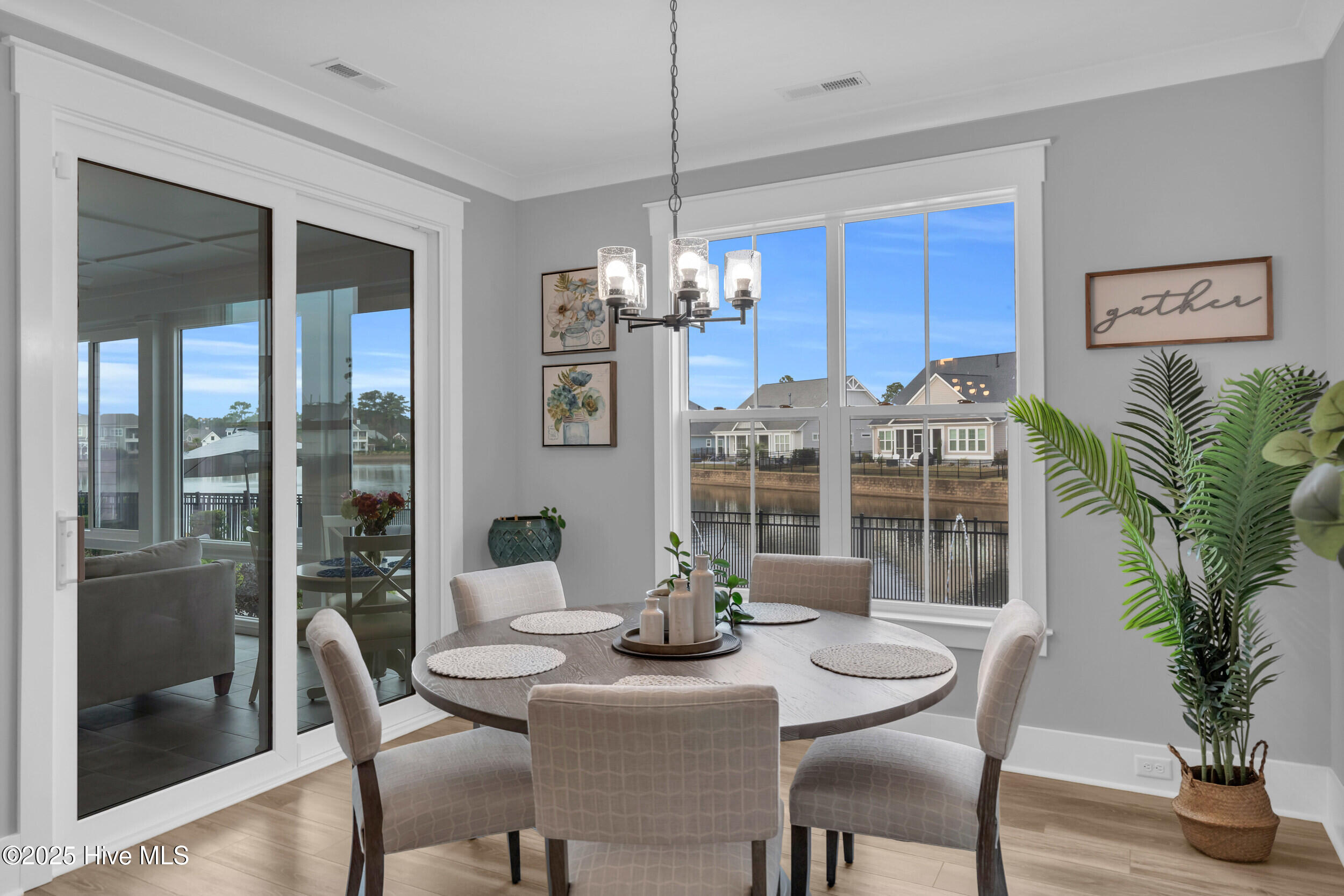 100543142 | Photo 16