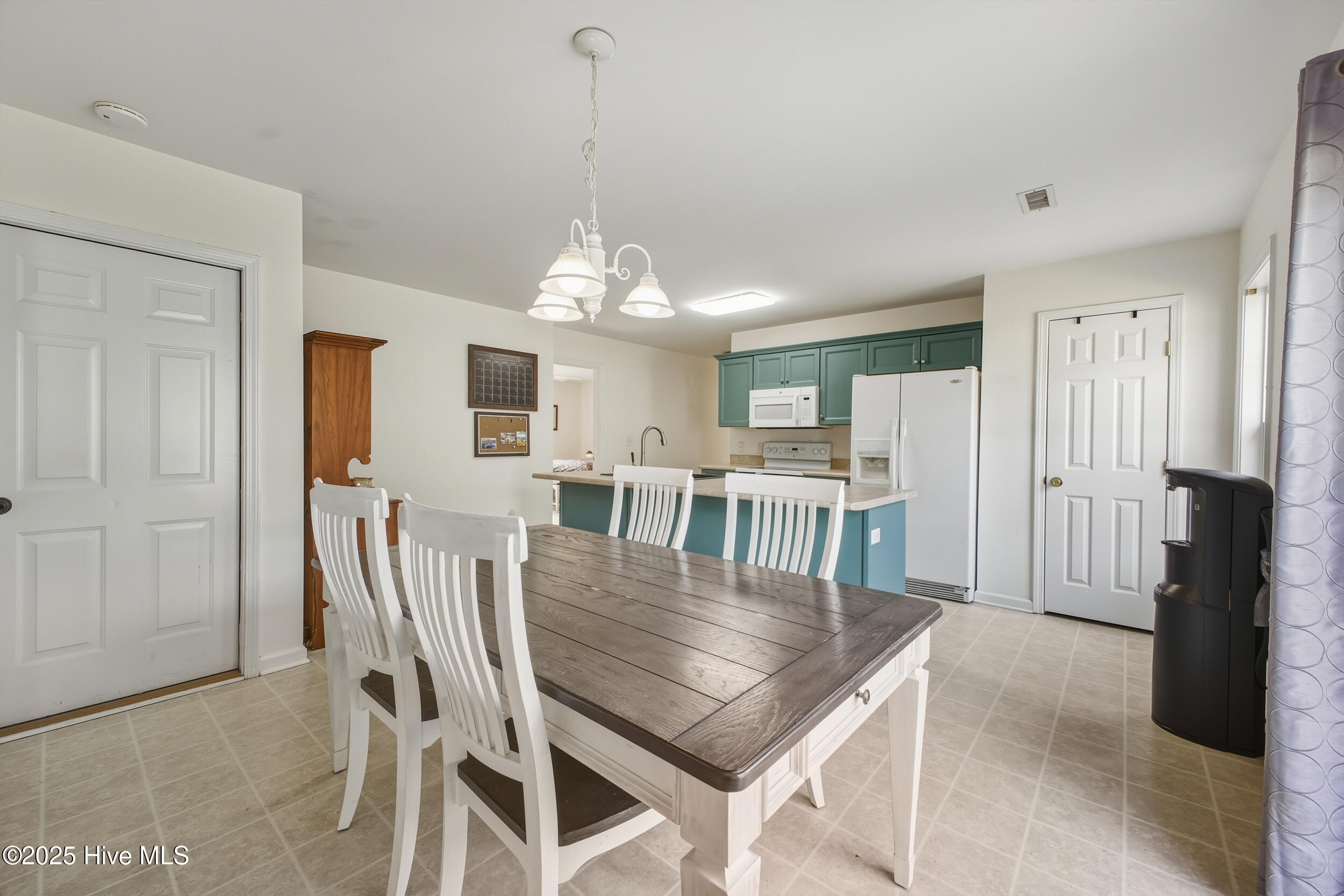 100542313 | Photo 14