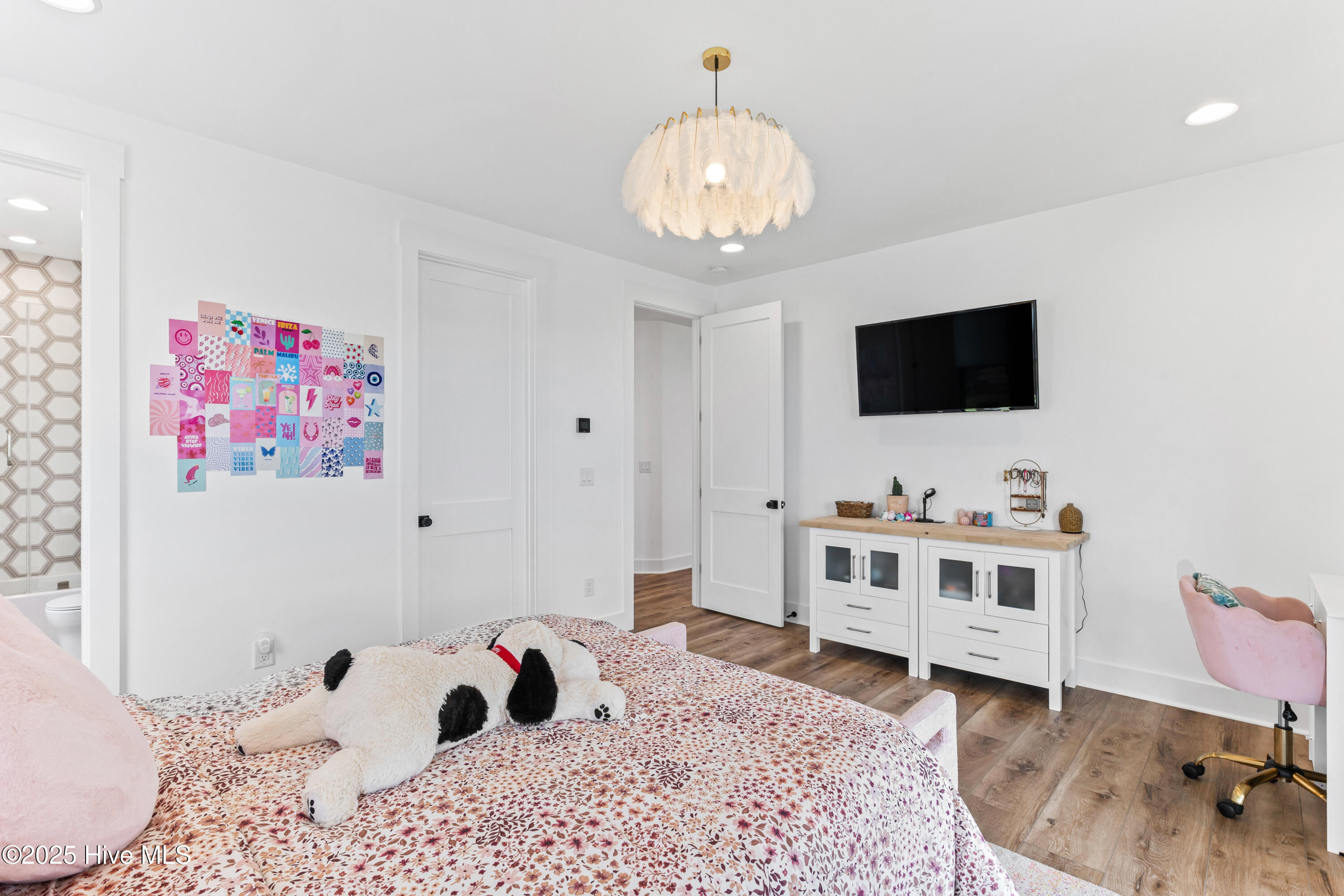 100534624 | Photo 47