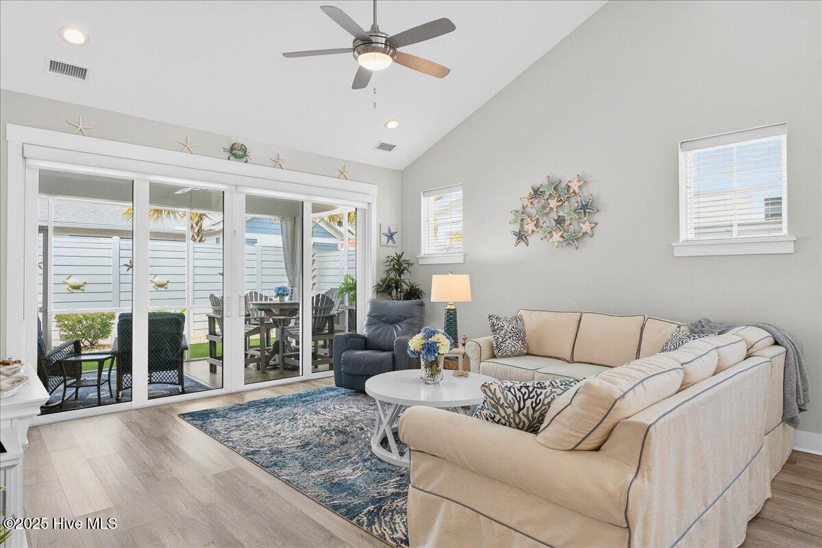 100524378 | Photo 21