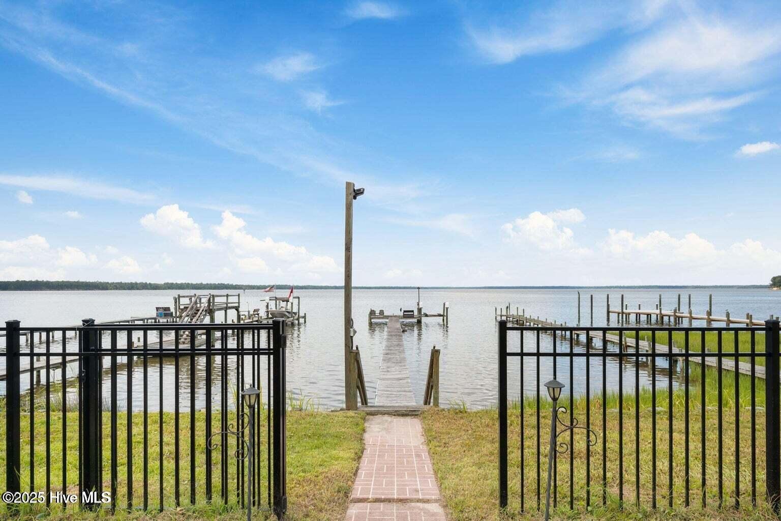 100546125 | Photo 40