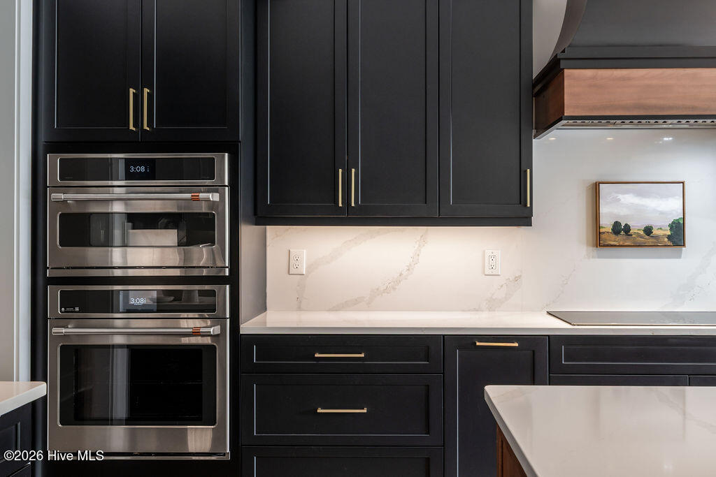 100558848 | Photo 16