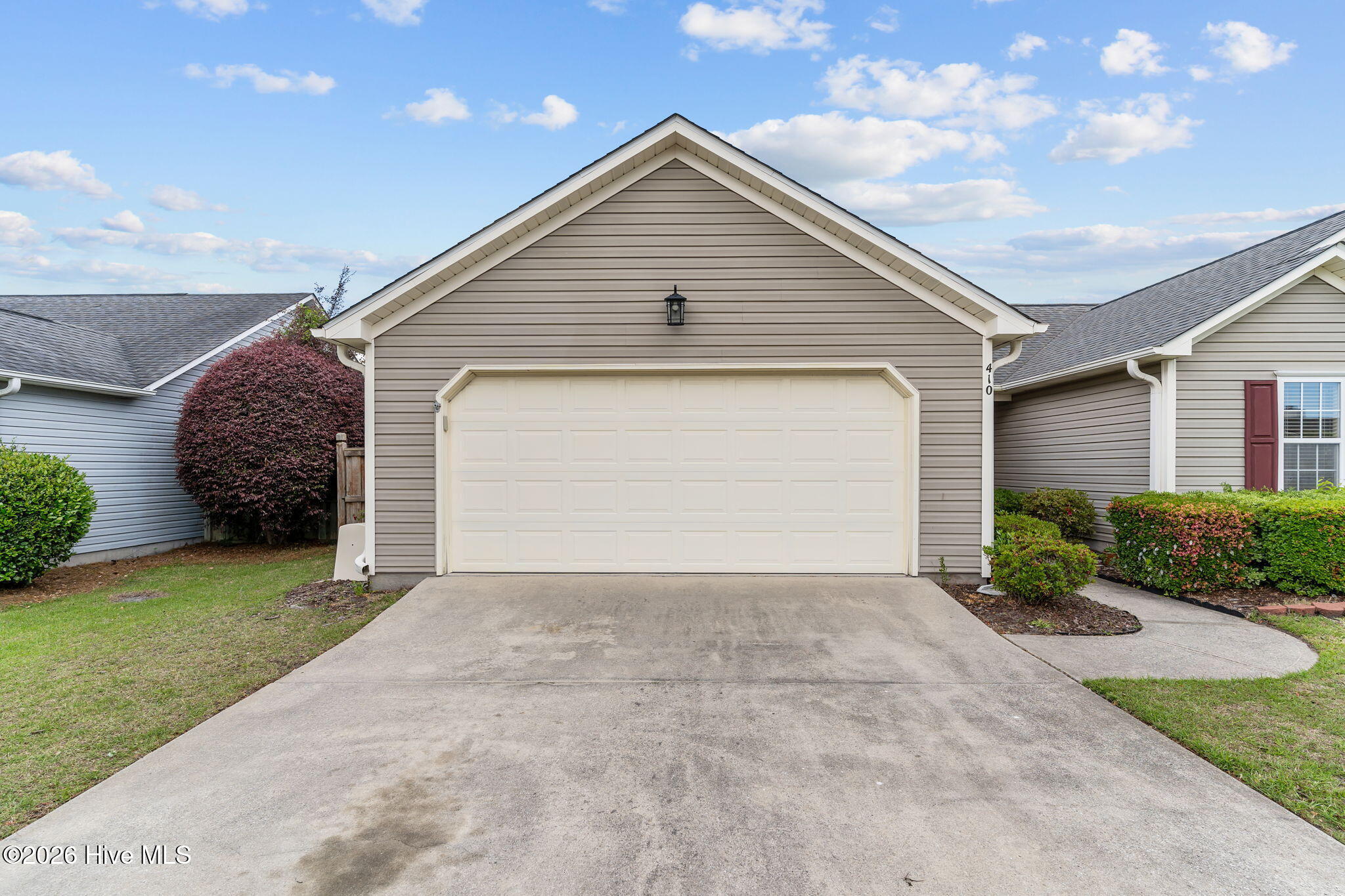 100569339 | Photo 46