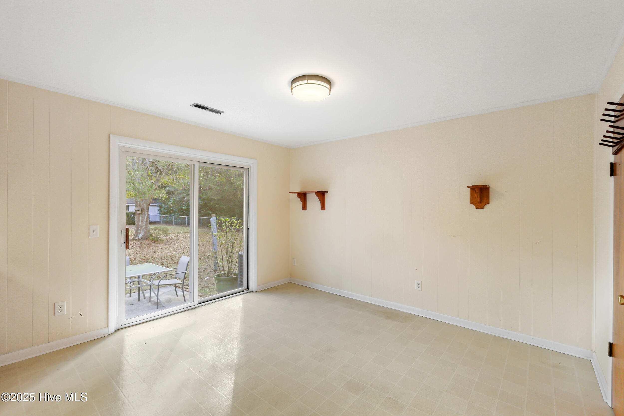 100533068 | Photo 30