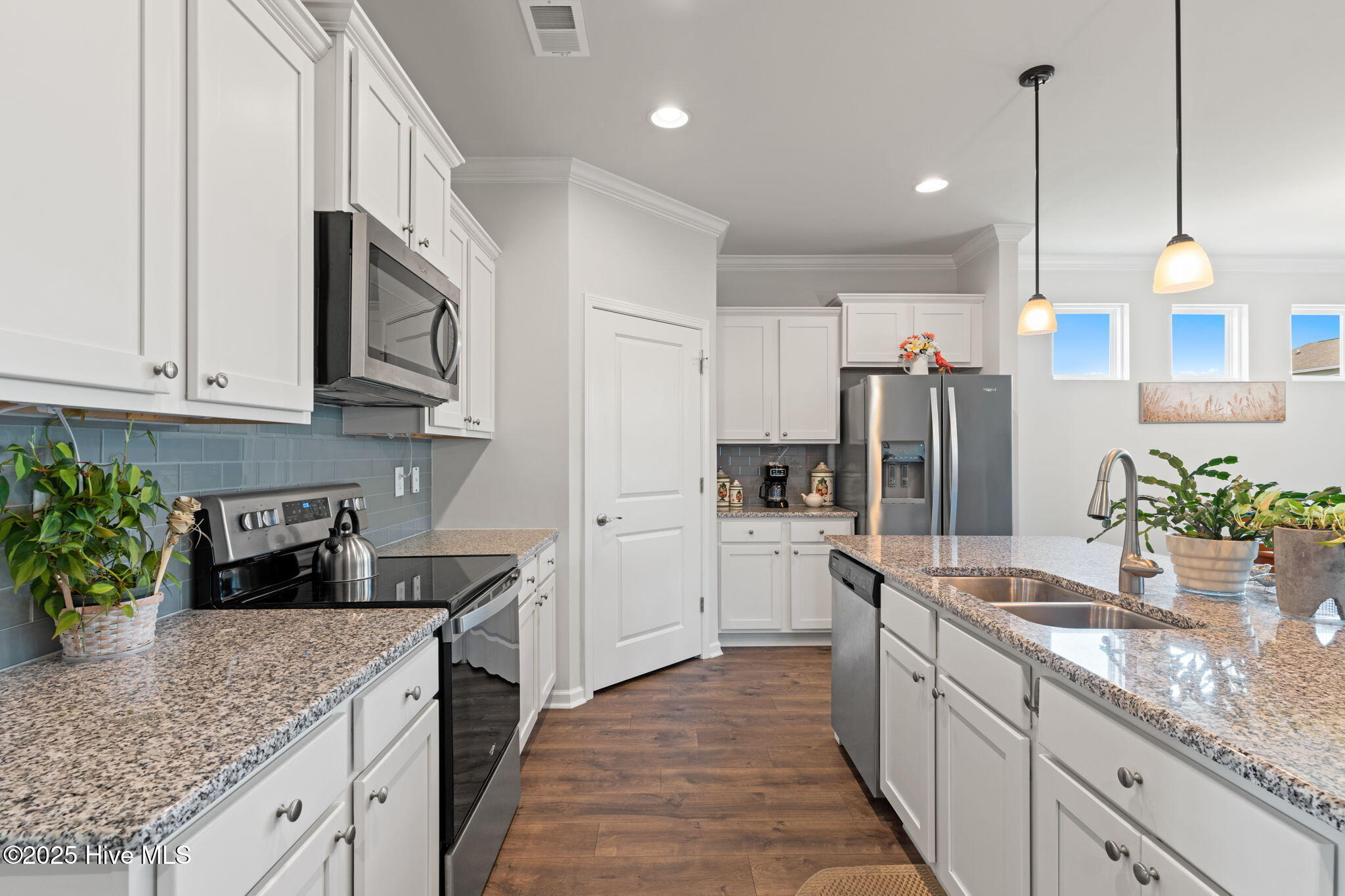 100516285 | Photo 10