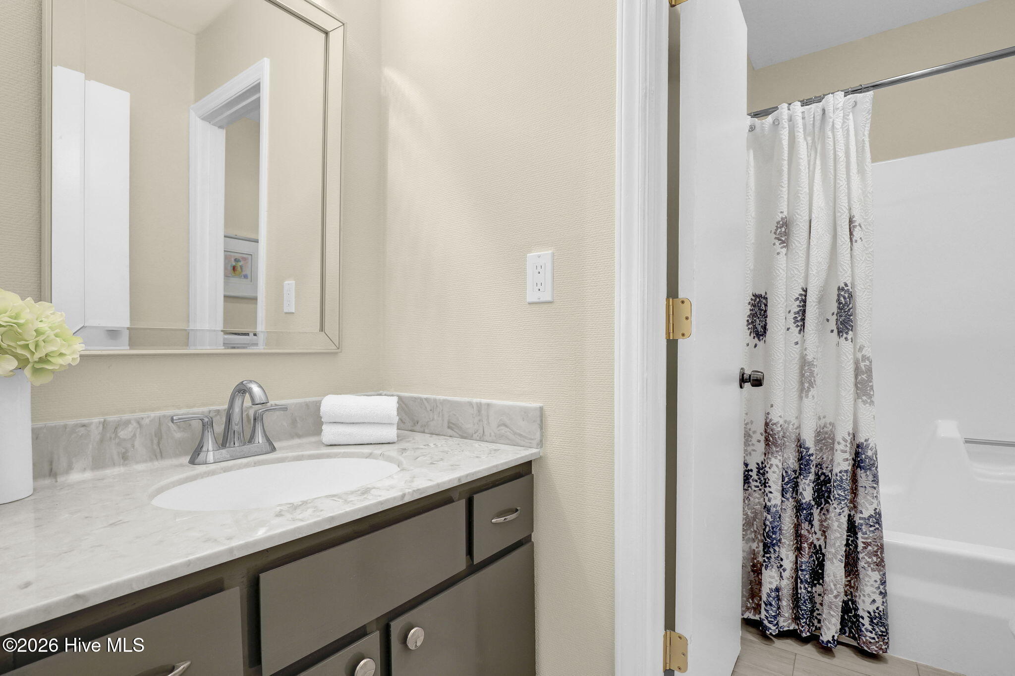 100548180 | Photo 20