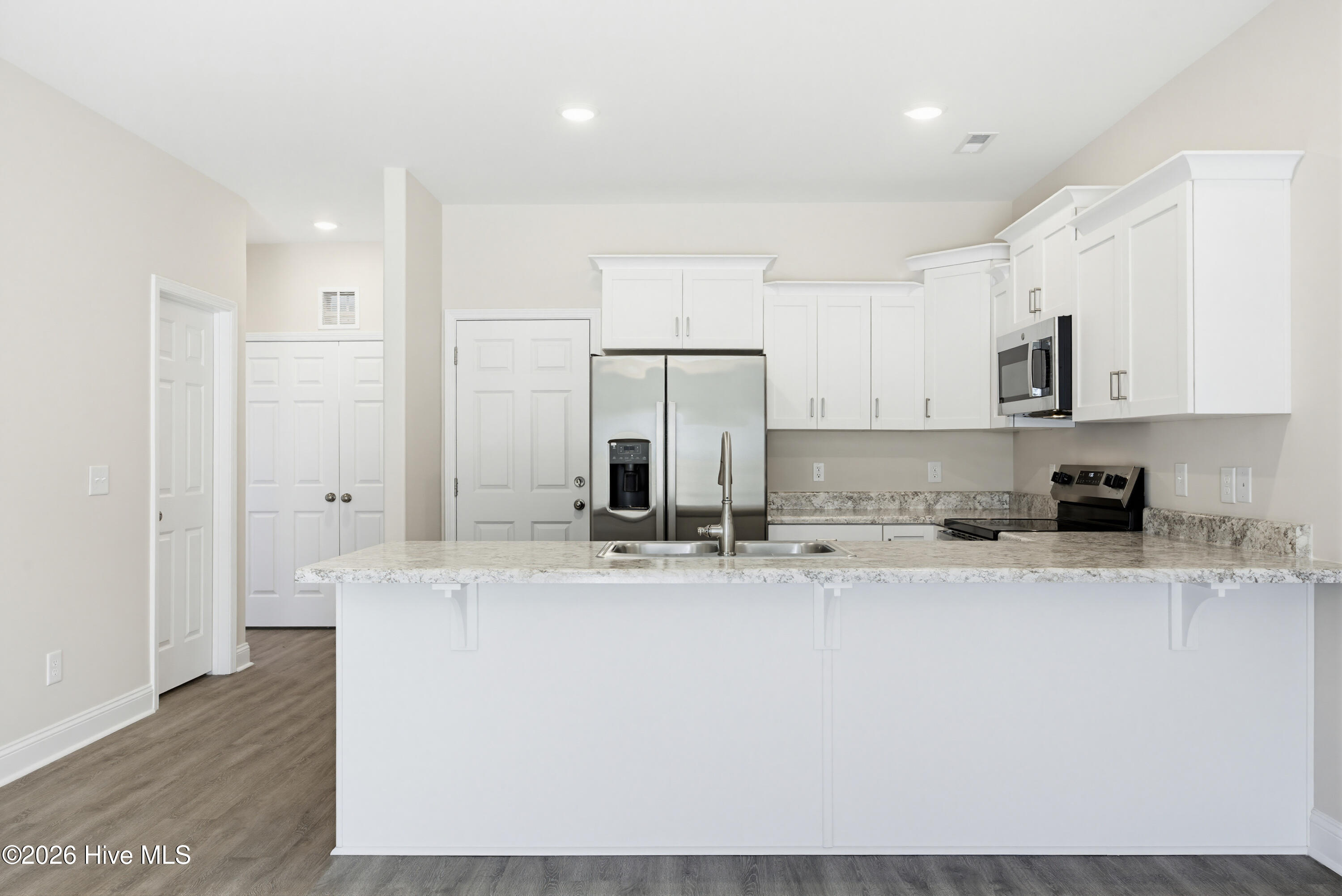 100567421 | Photo 11