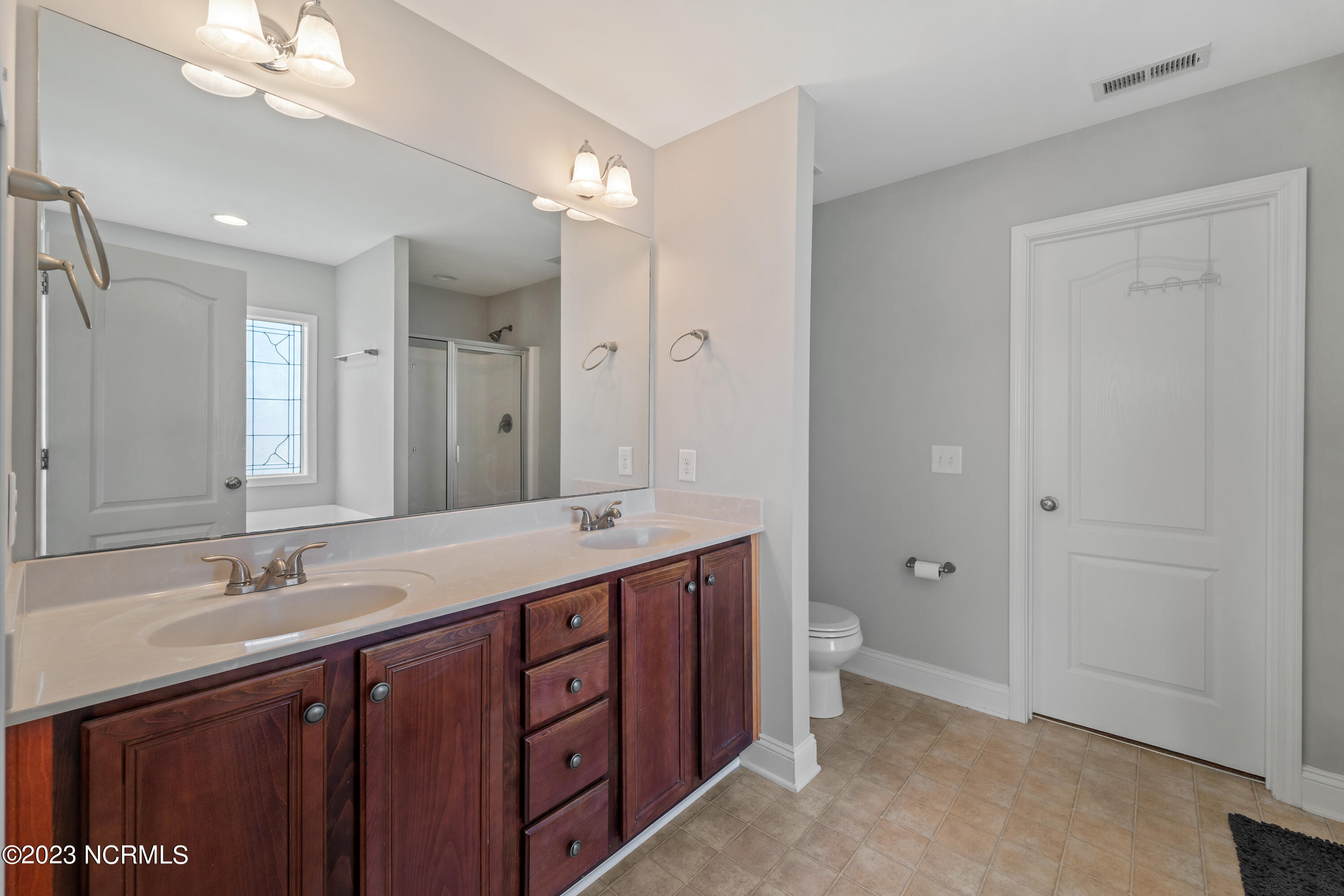 100570623 | Photo 19