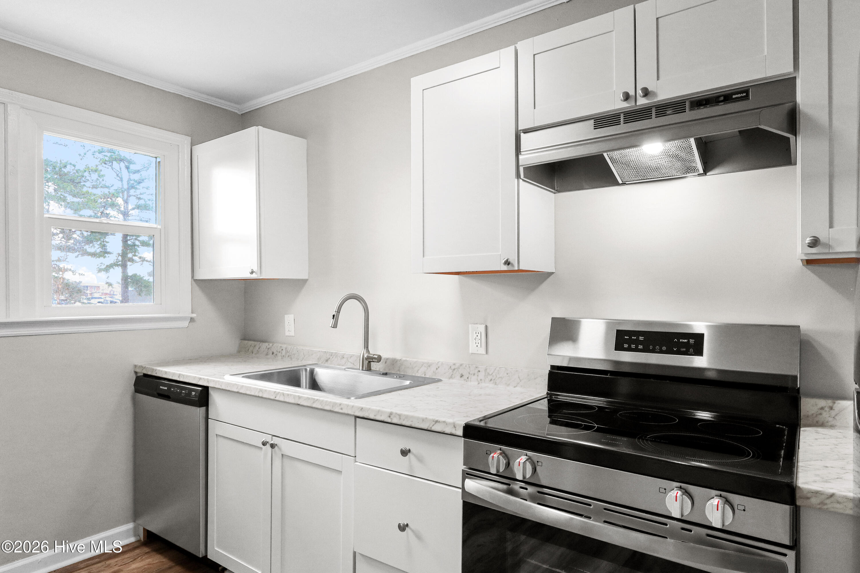 100558793 | Photo 27