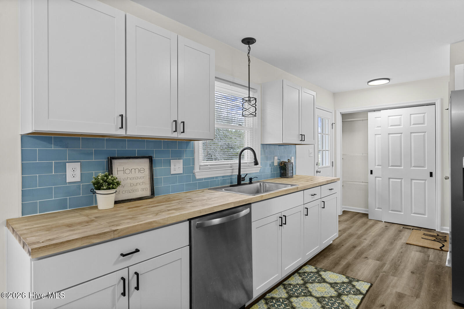 100563148 | Photo 10