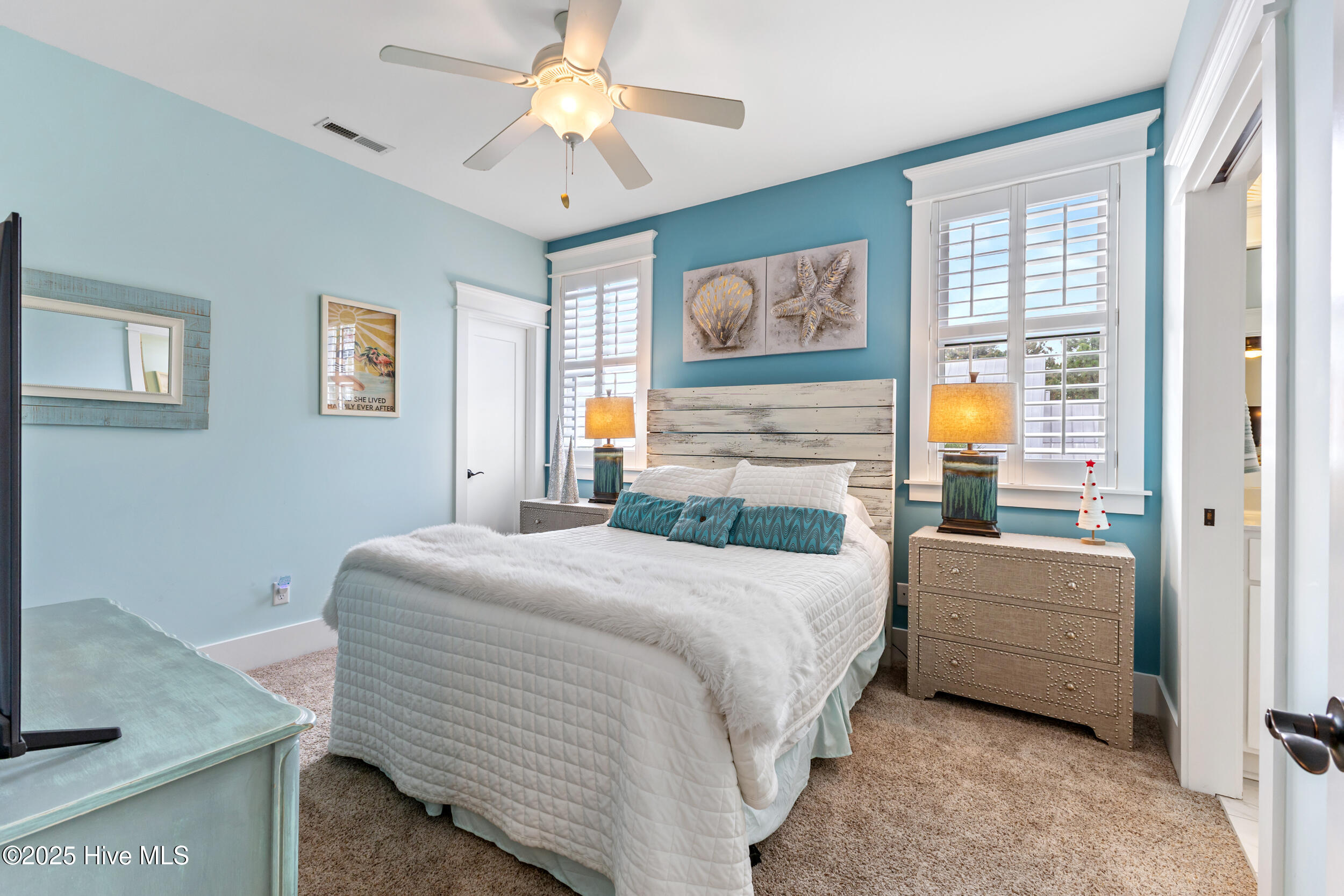 100543179 | Photo 47