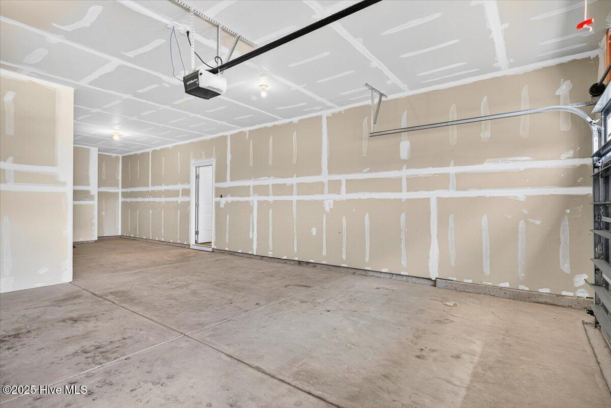 100532421 | Photo 43