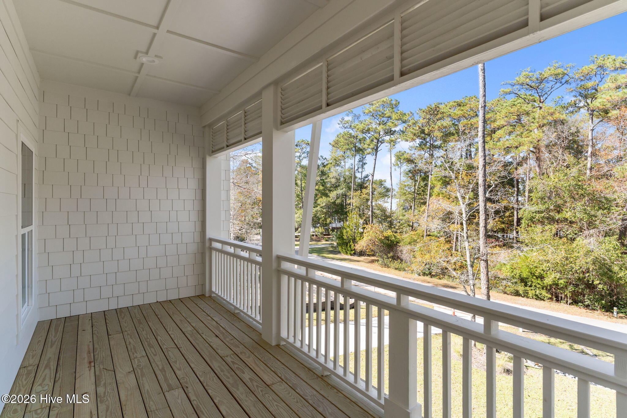 100548925 | Photo 34