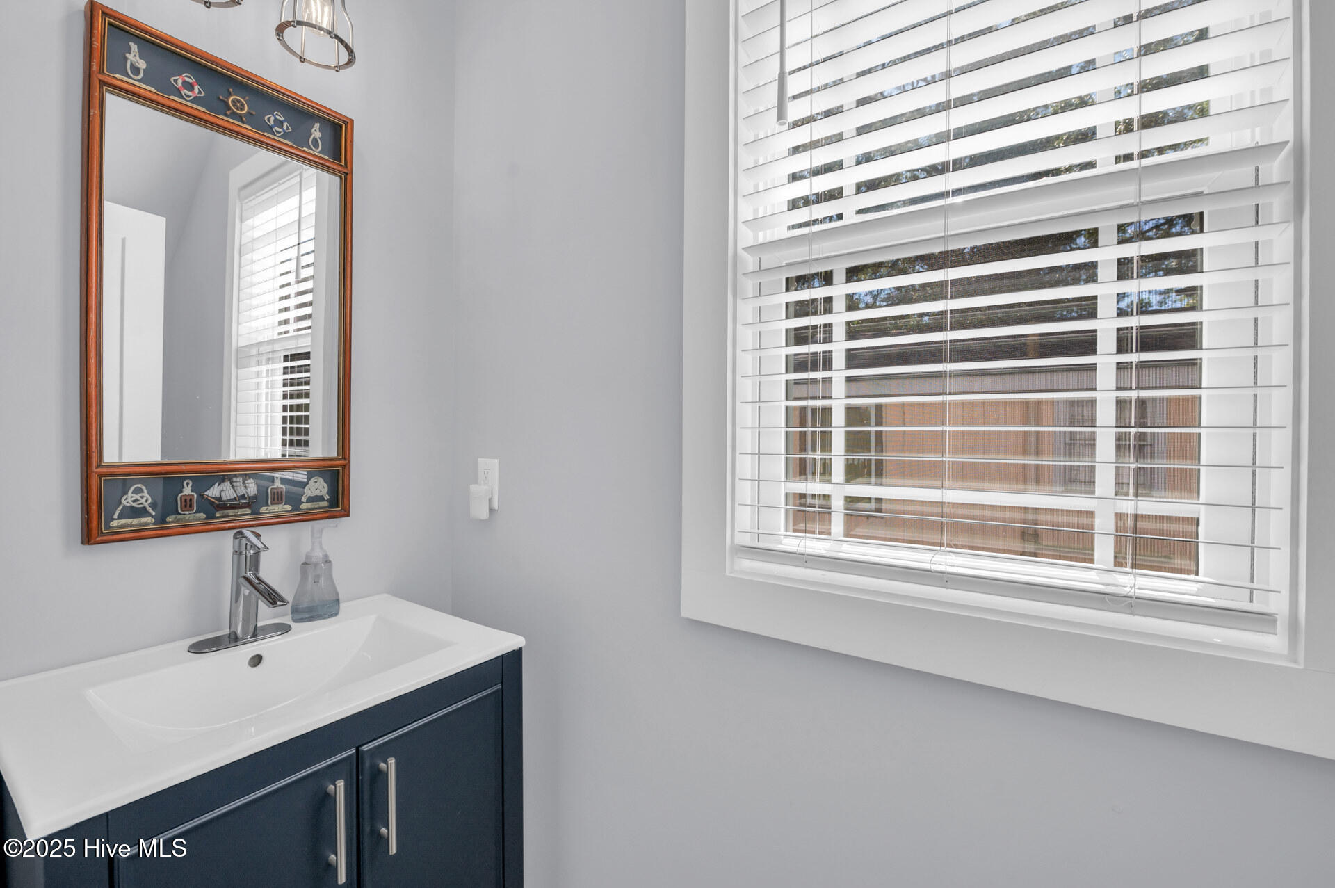 100538274 | Photo 23