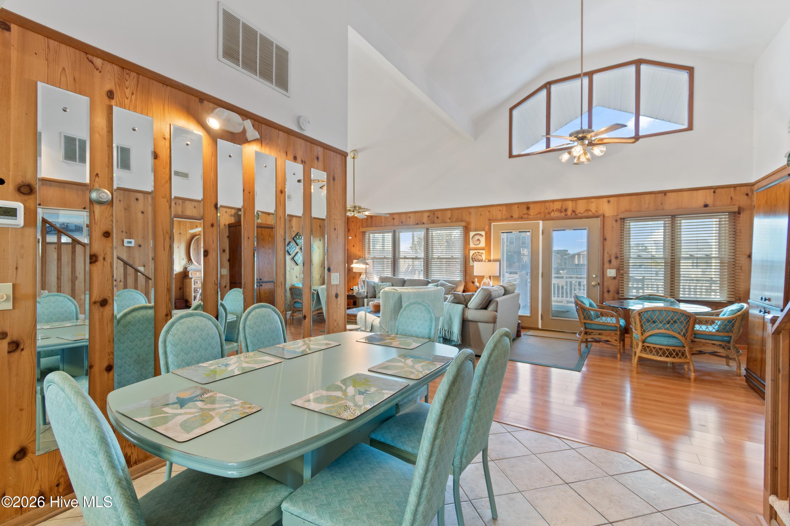 100553939 | Photo 15