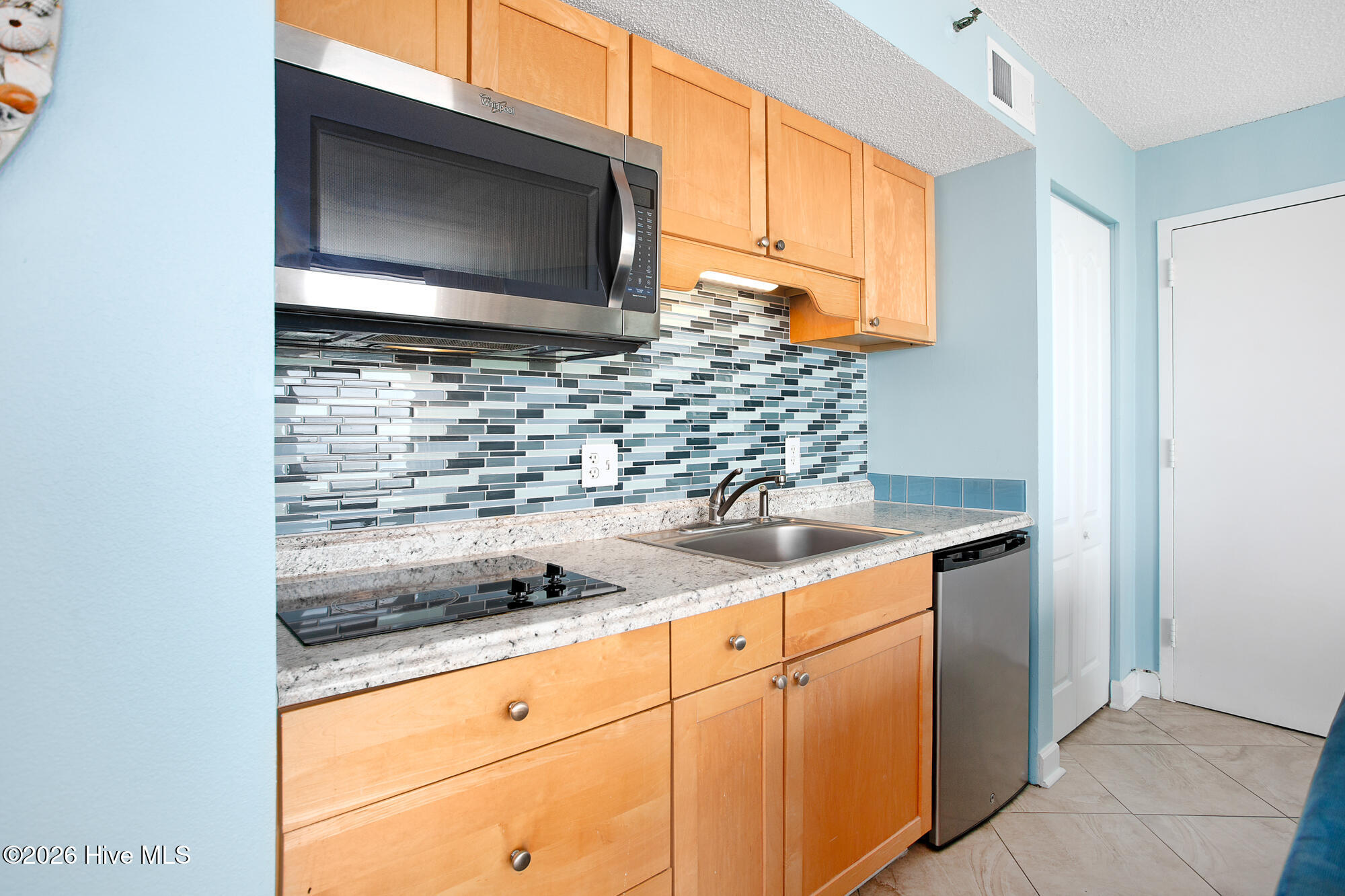 100567049 | Photo 10