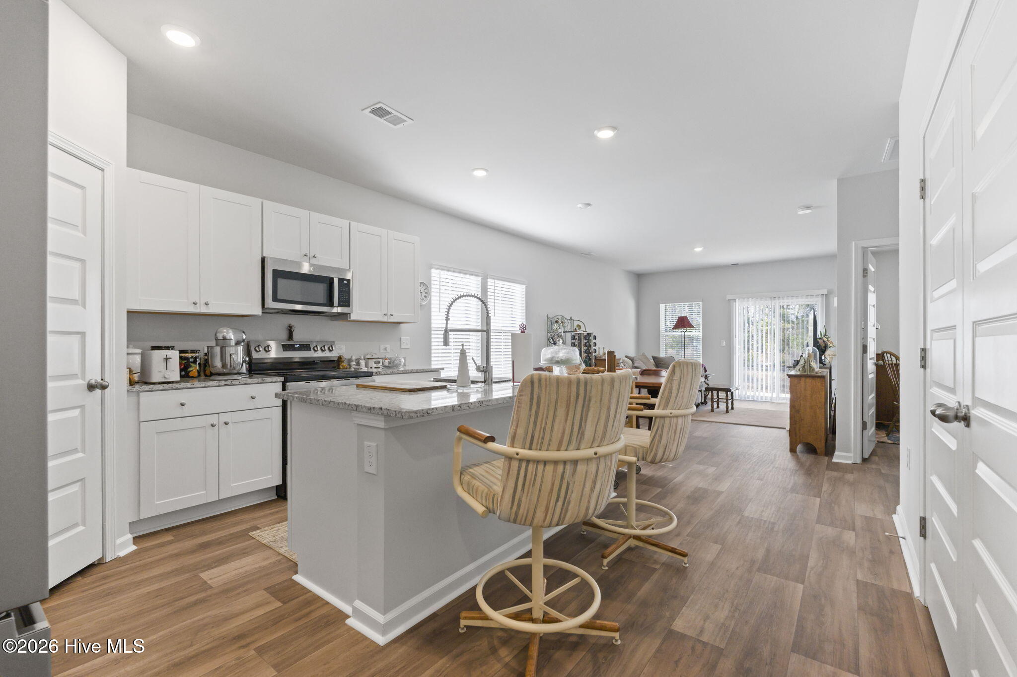 100553971 | Photo 14