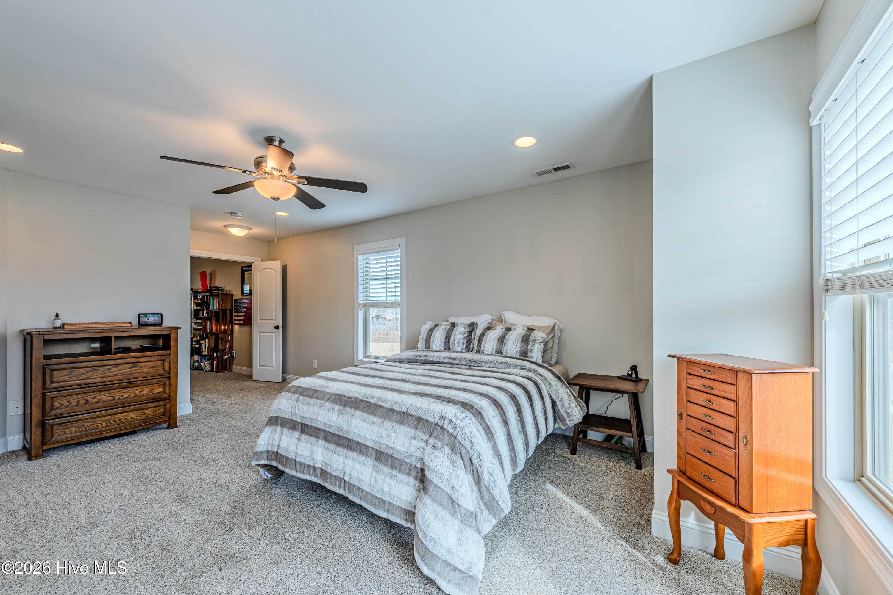 100555095 | Photo 30