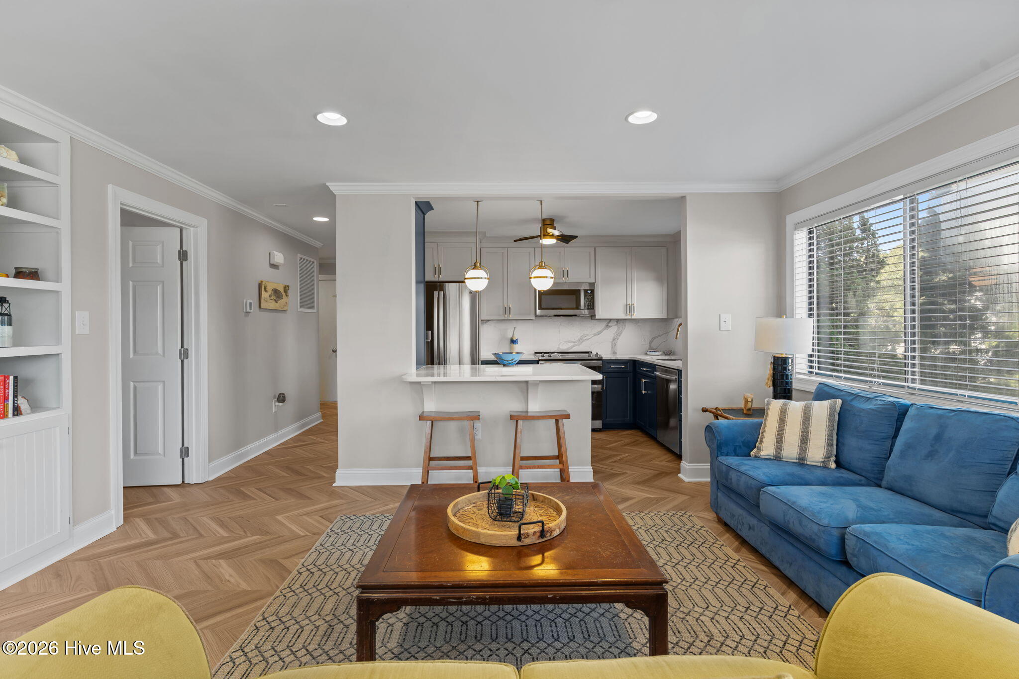 100558305 | Photo 25