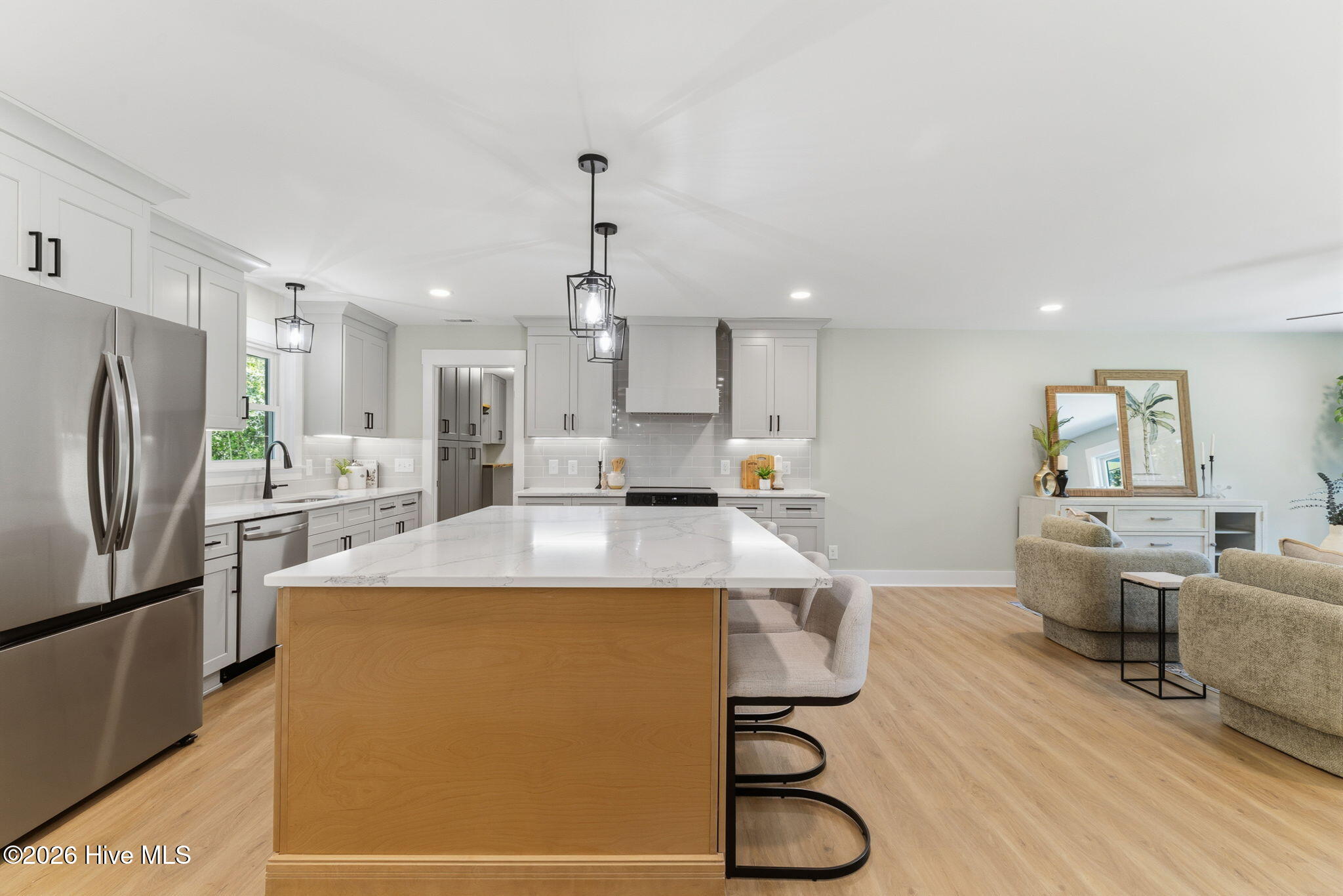 100569769 | Photo 25