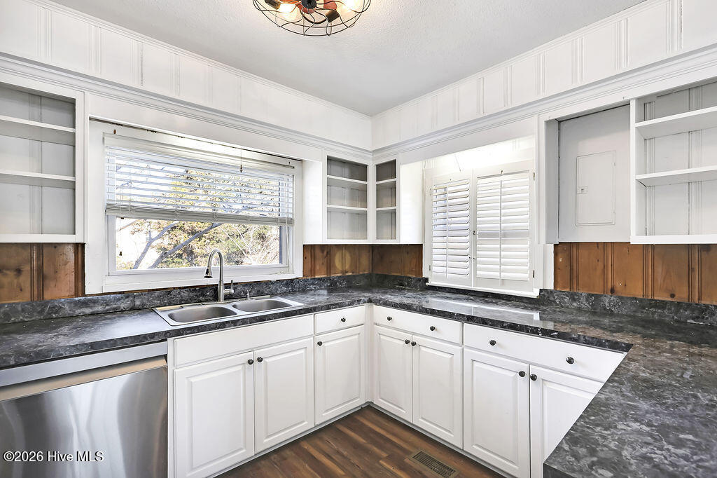 100553001 | Photo 14