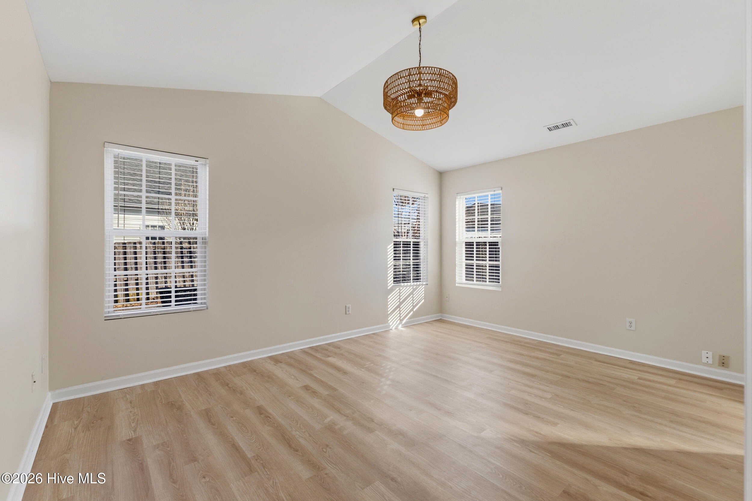 100553456 | Photo 21