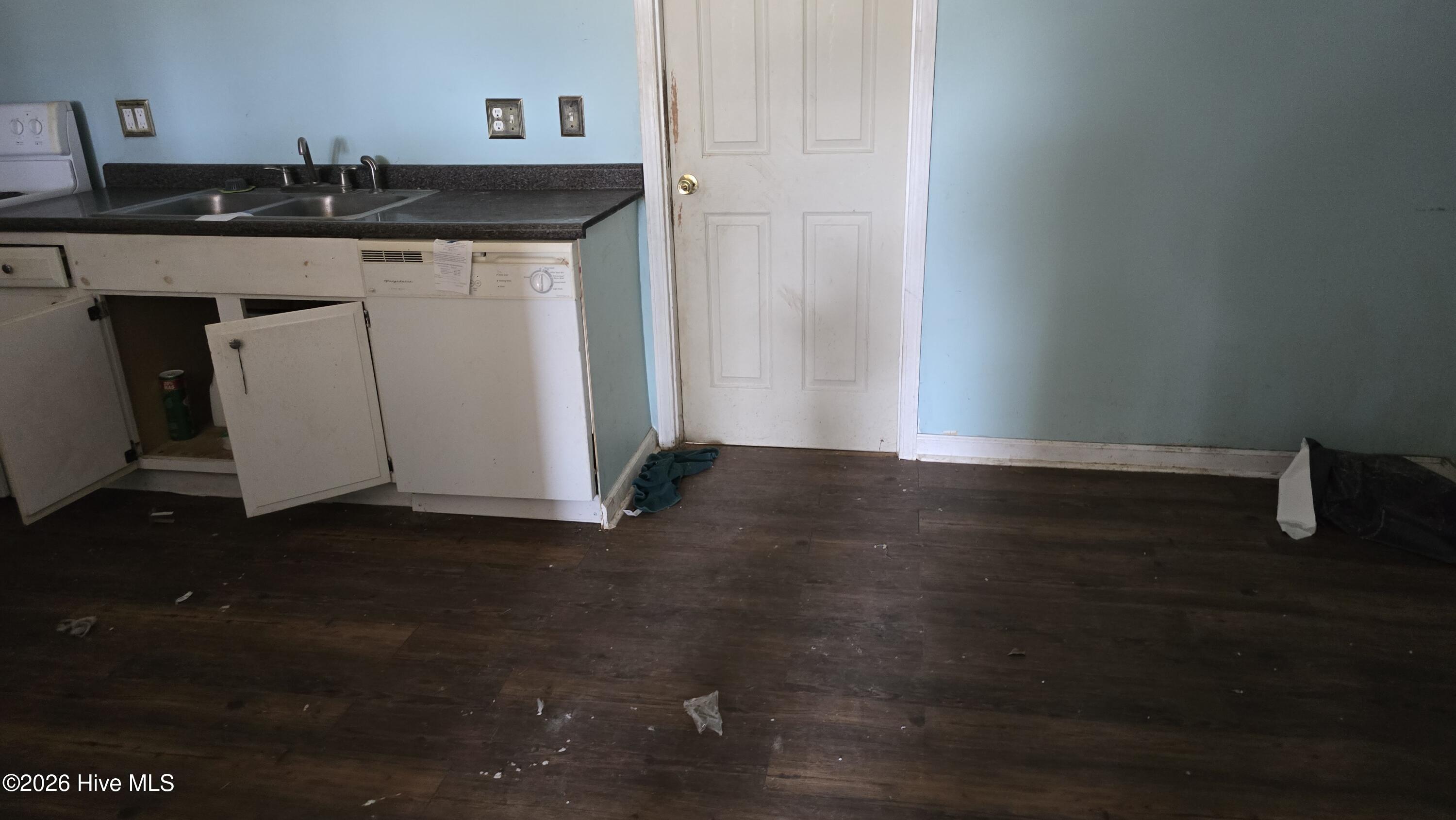 100561564 | Photo 23