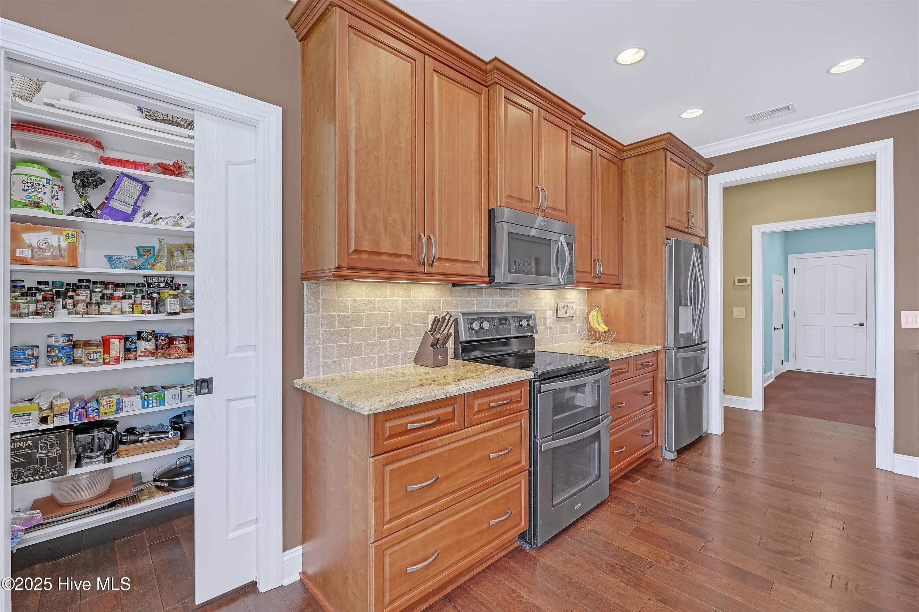 100528105 | Photo 20